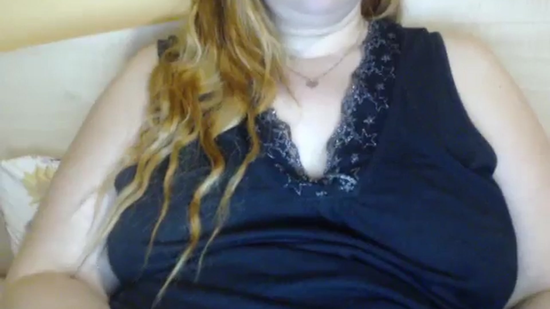 Gallery image thumbnail from Foxy_red333's myfreecams stream on, 10/26/2025, 10:45 image 10 of 20