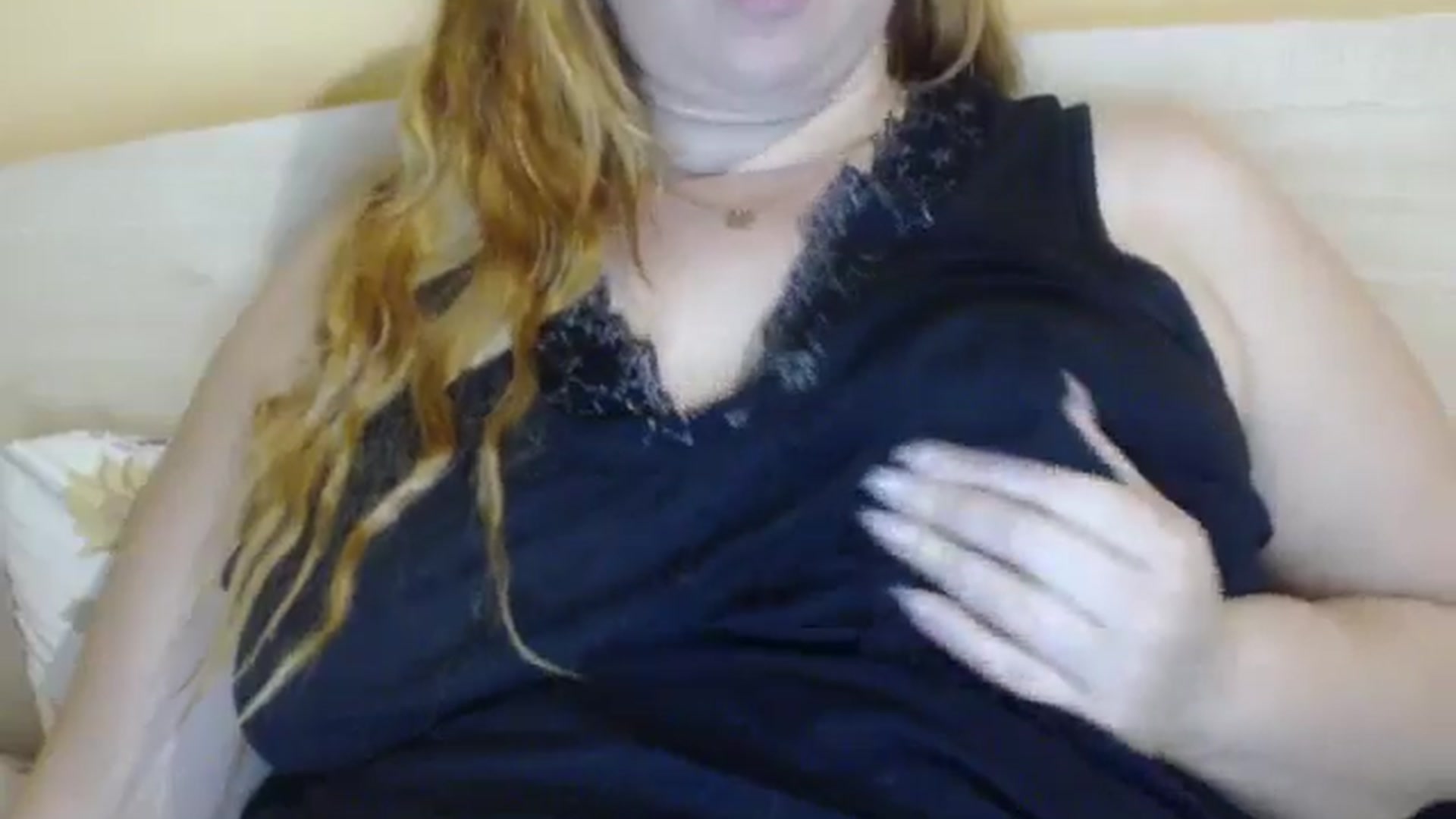 Gallery image thumbnail from Foxy_red333's myfreecams stream on, 10/26/2025, 10:45 image 12 of 20