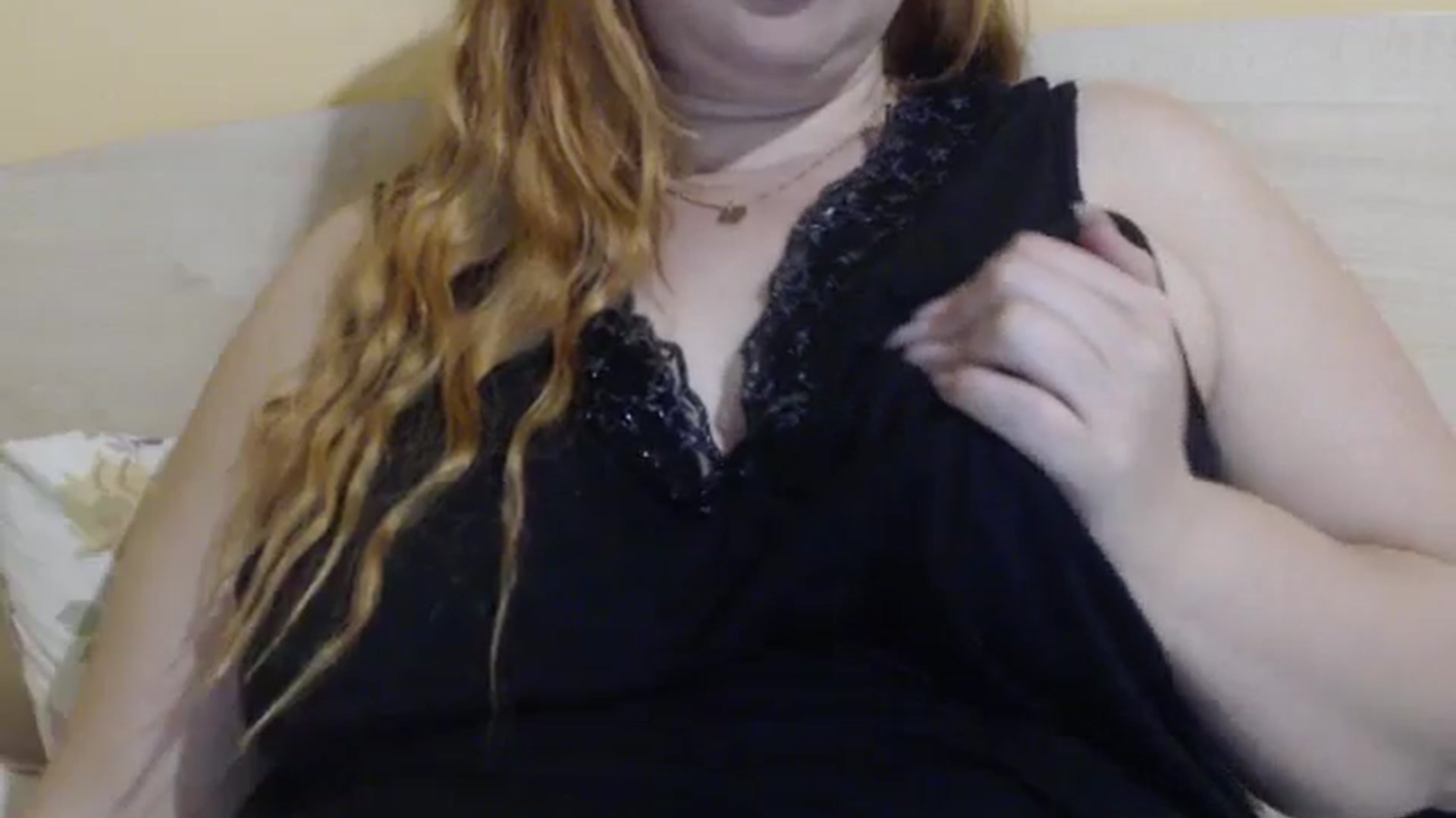 Gallery image thumbnail from Foxy_red333's myfreecams stream on, 10/26/2025, 10:45 image 11 of 20