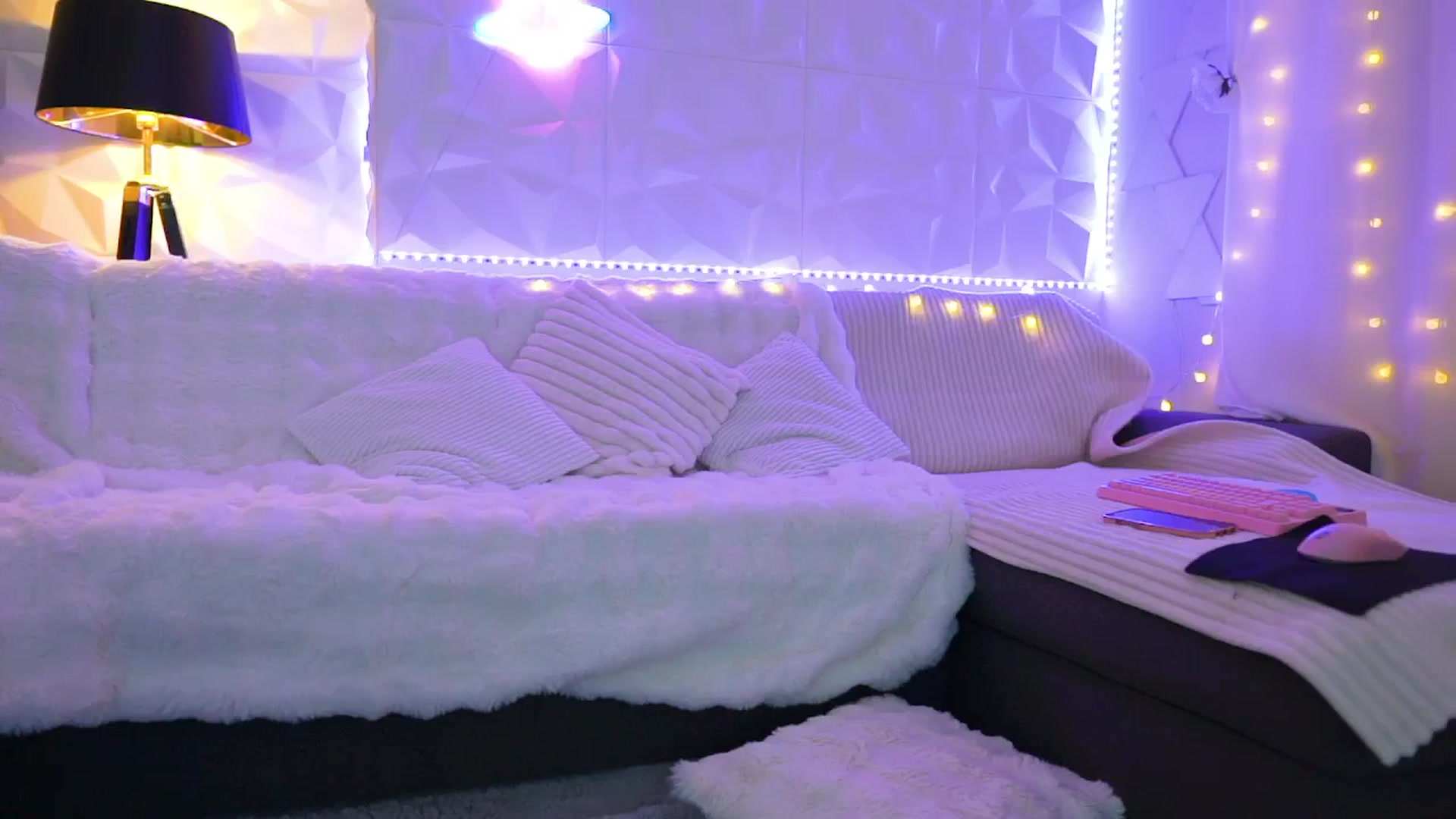 Gallery image thumbnail from Francoiise69's myfreecams stream on, 05/21/2024, 17:44 image 8 of 20