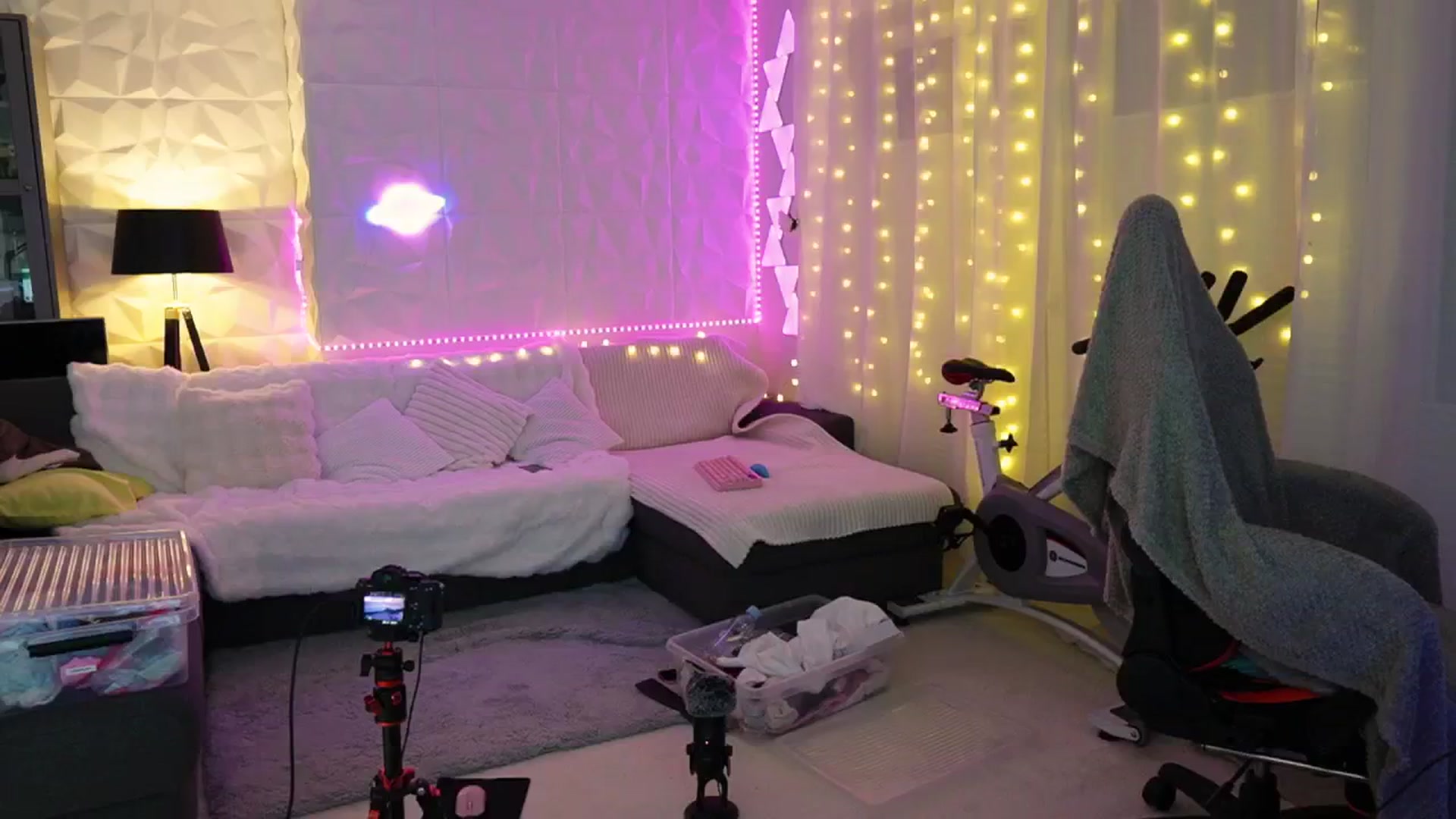Gallery image thumbnail from Francoiise69's myfreecams stream on, 05/21/2024, 17:44 image 5 of 20