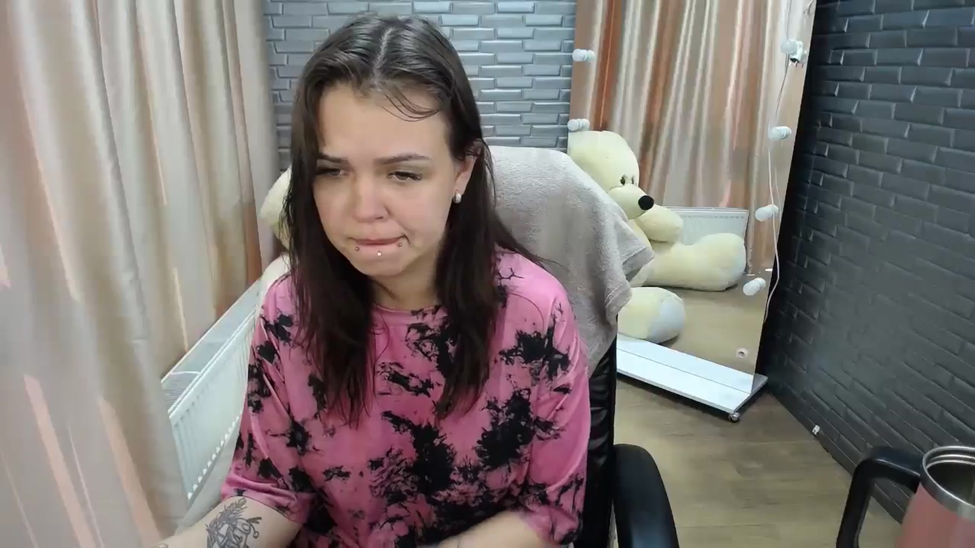 Gallery image thumbnail from FrancyRossi's myfreecams stream on, 05/19/2024, 12:32 image 7 of 20