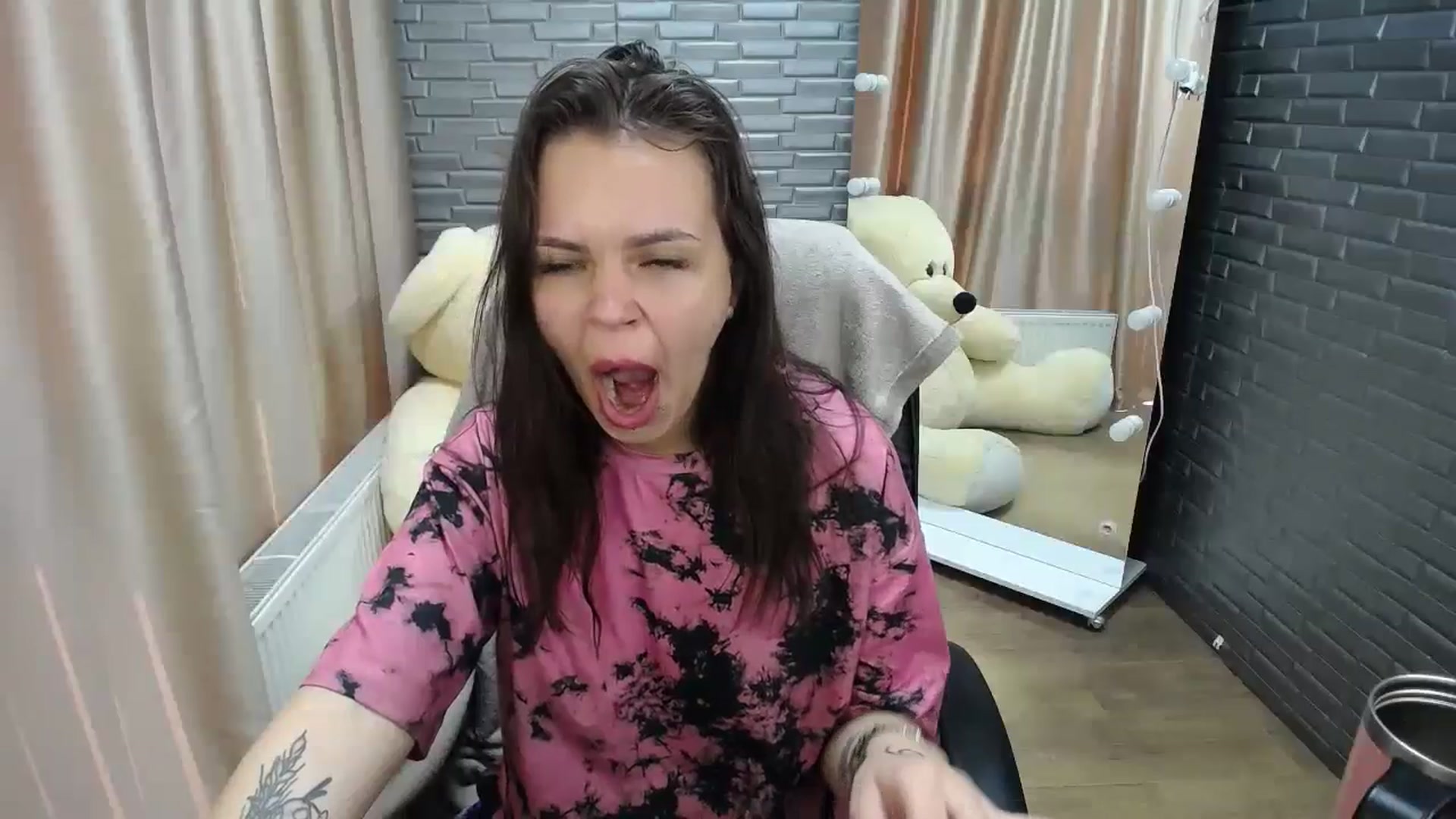 Gallery image thumbnail from FrancyRossi's myfreecams stream on, 05/19/2024, 12:32 image 14 of 20