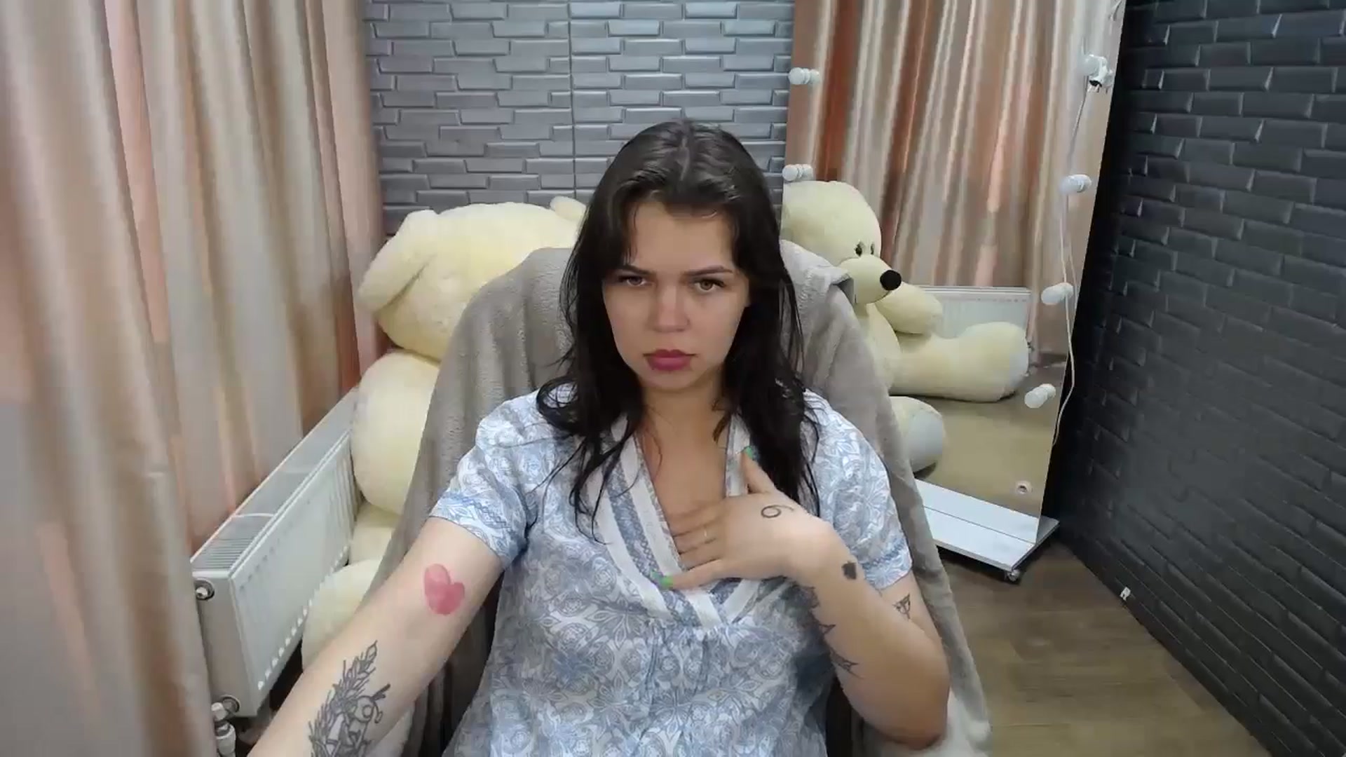Gallery image thumbnail from FrancyRossi's myfreecams stream on, 05/21/2024, 10:06 image 18 of 20