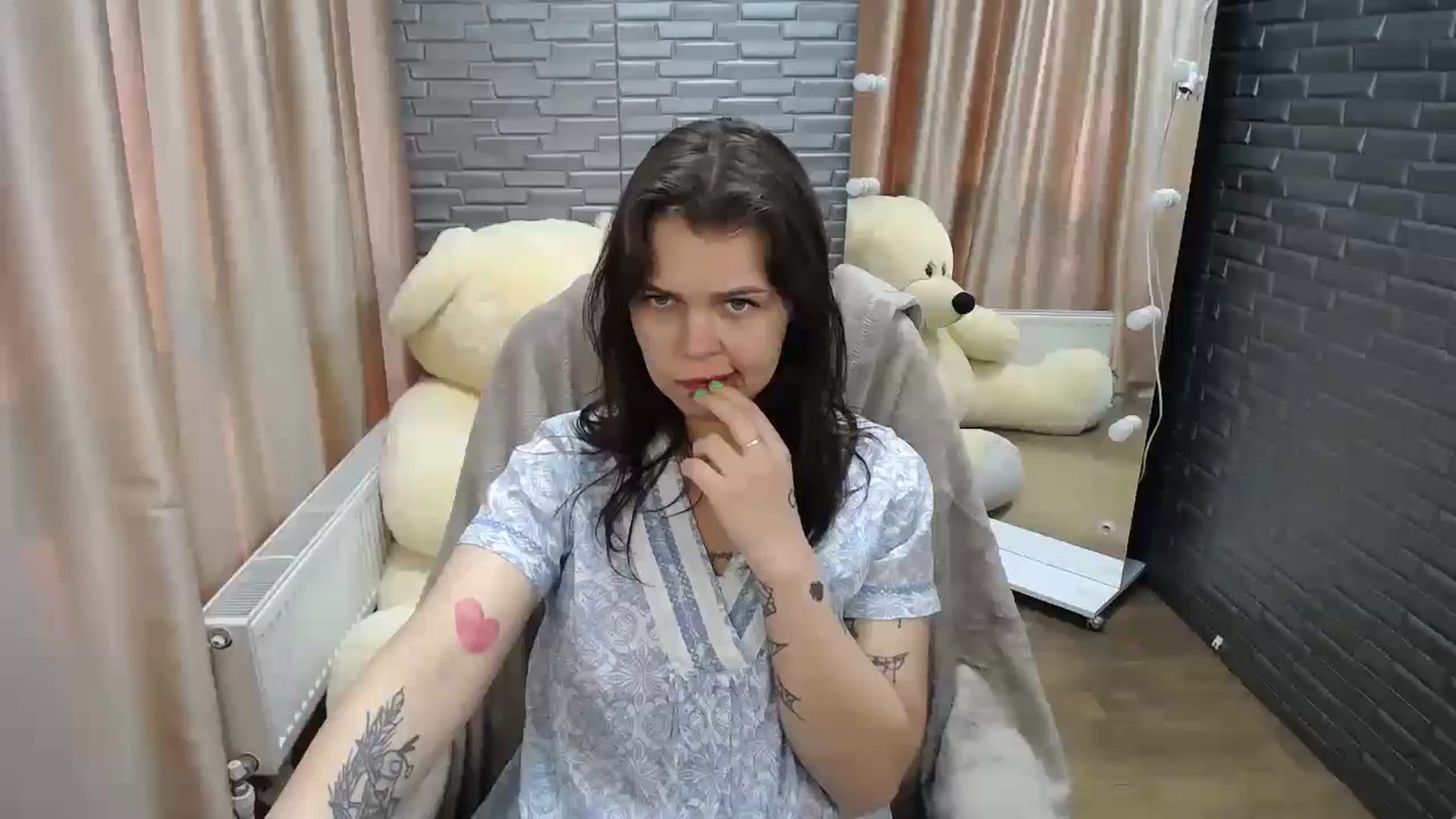 Gallery image thumbnail from FrancyRossi's myfreecams stream on, 05/21/2024, 10:06 image 16 of 20