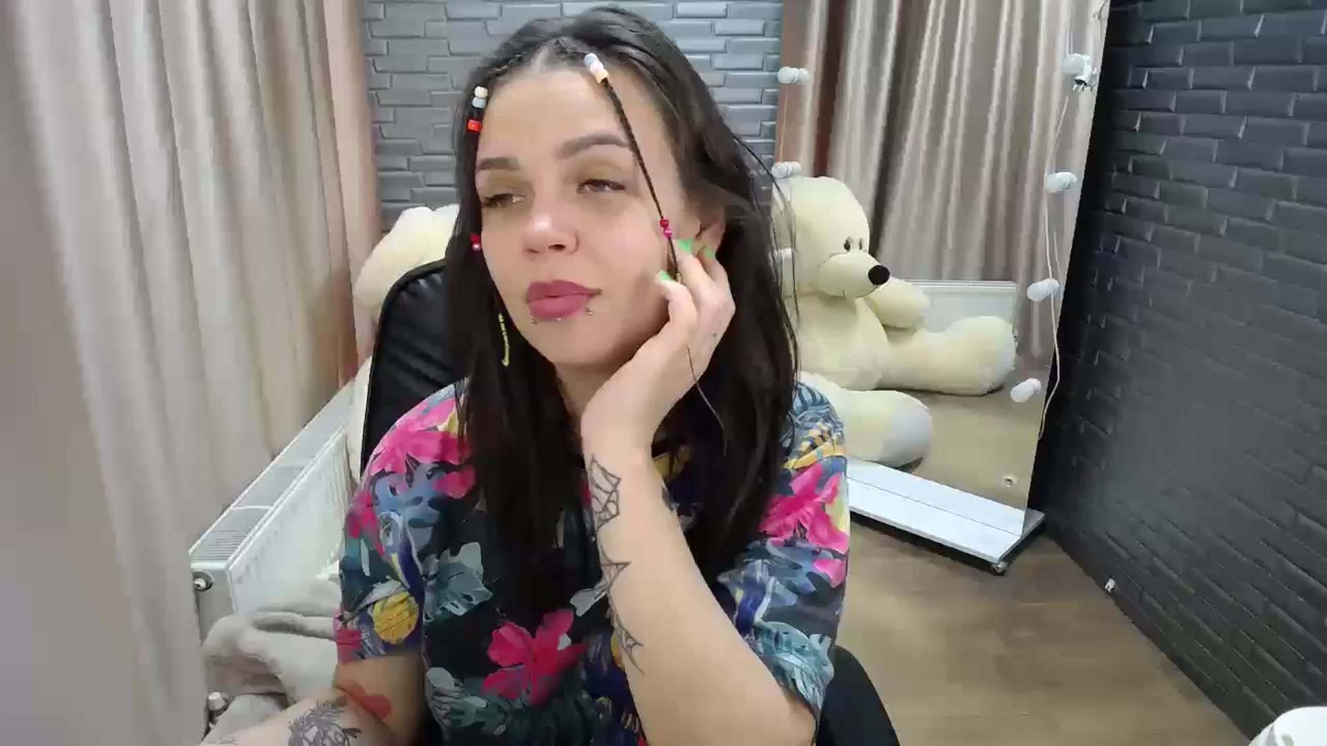Gallery image thumbnail from FrancyRossi's myfreecams stream on, 05/22/2024, 10:20 image 7 of 20