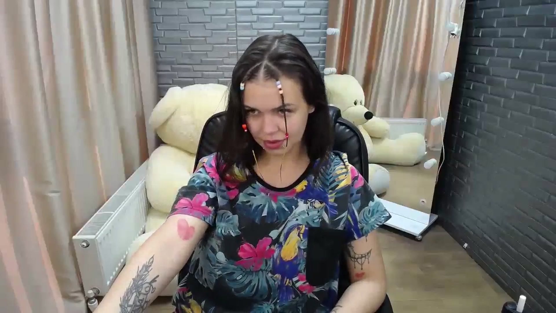 Gallery image thumbnail from FrancyRossi's myfreecams stream on, 05/22/2024, 12:02 image 18 of 20