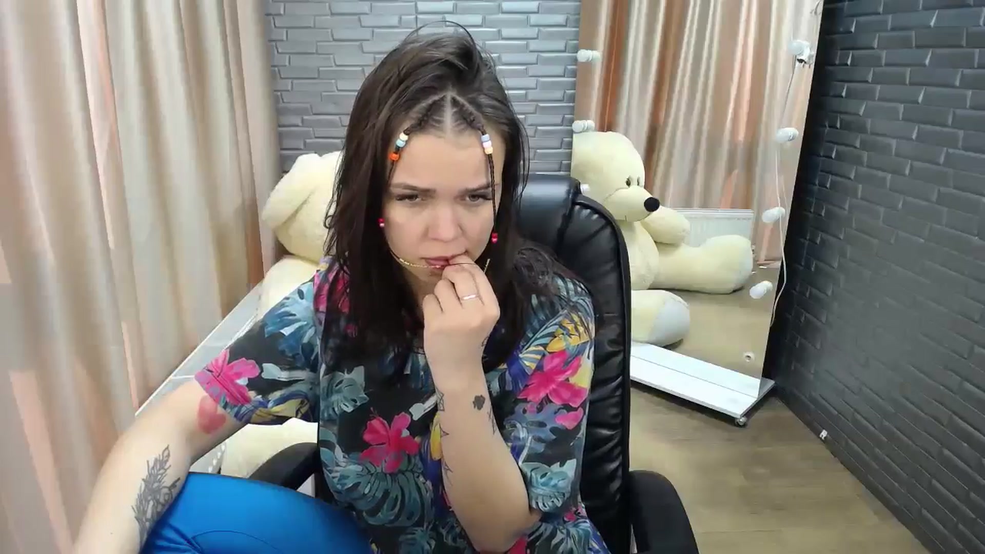 Gallery image thumbnail from FrancyRossi's myfreecams stream on, 05/22/2024, 12:02 image 5 of 20