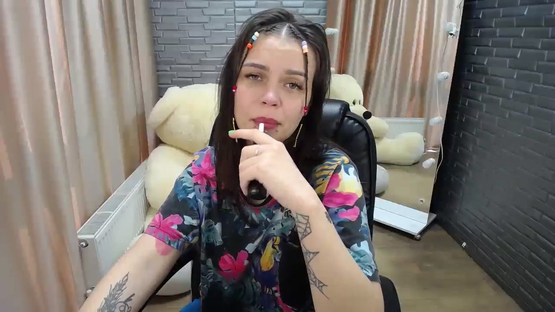 Gallery image thumbnail from FrancyRossi's myfreecams stream on, 05/22/2024, 12:02 image 7 of 20