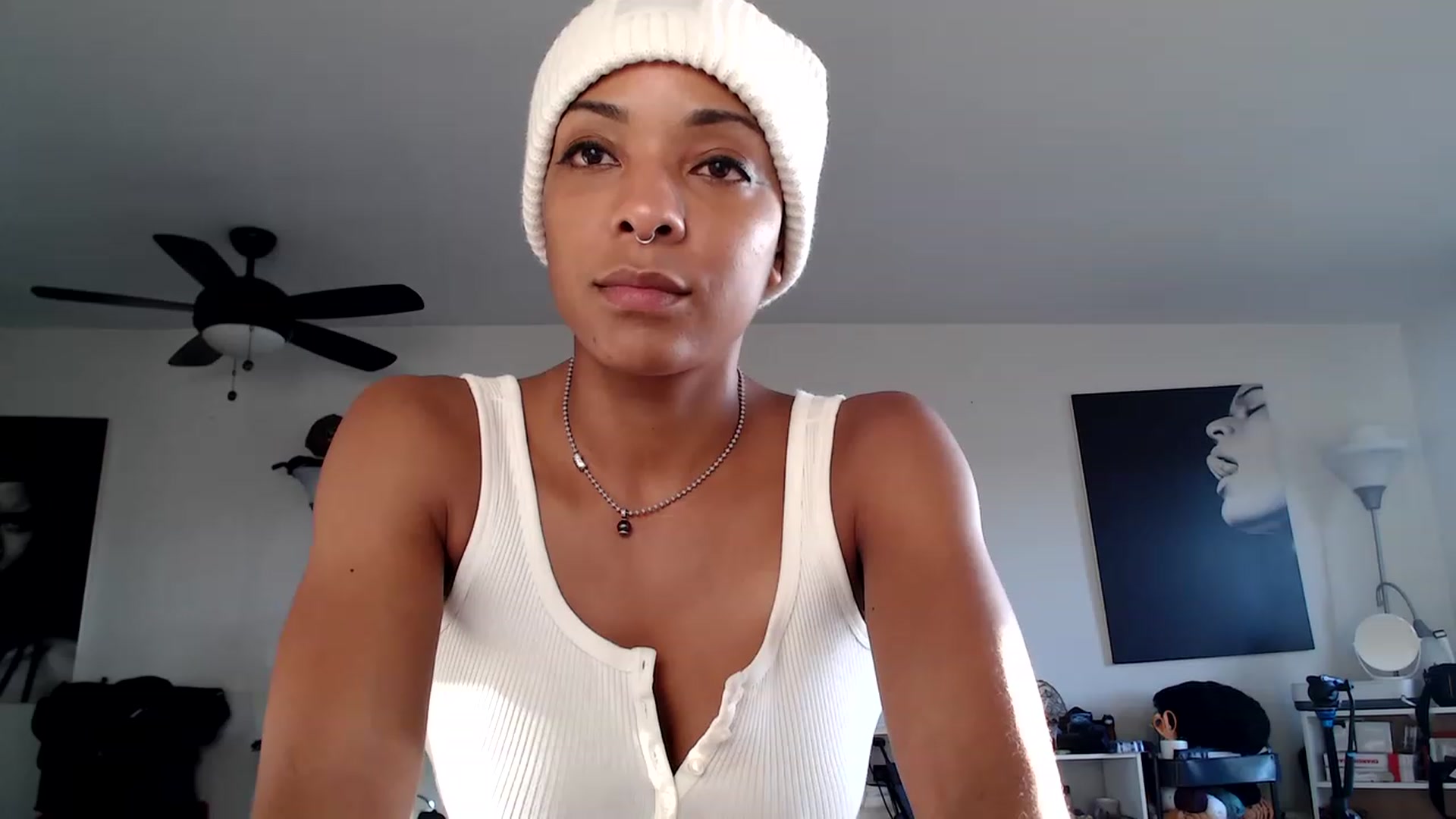 Gallery image thumbnail from Frankiiy_'s myfreecams stream on, 11/15/2022, 24:19 image 17 of 20
