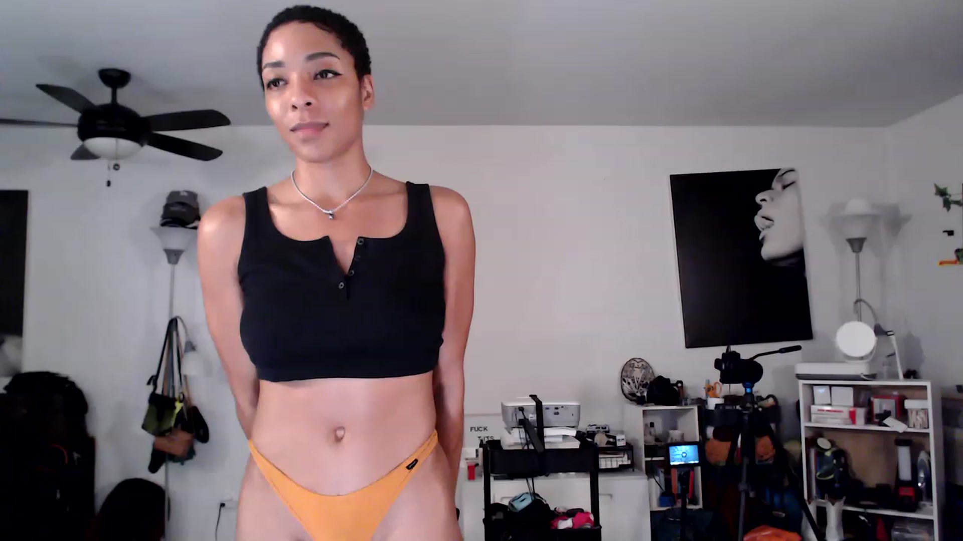 Gallery image thumbnail from Frankiiy_'s myfreecams stream on, 11/23/2022, 09:30 image 11 of 20