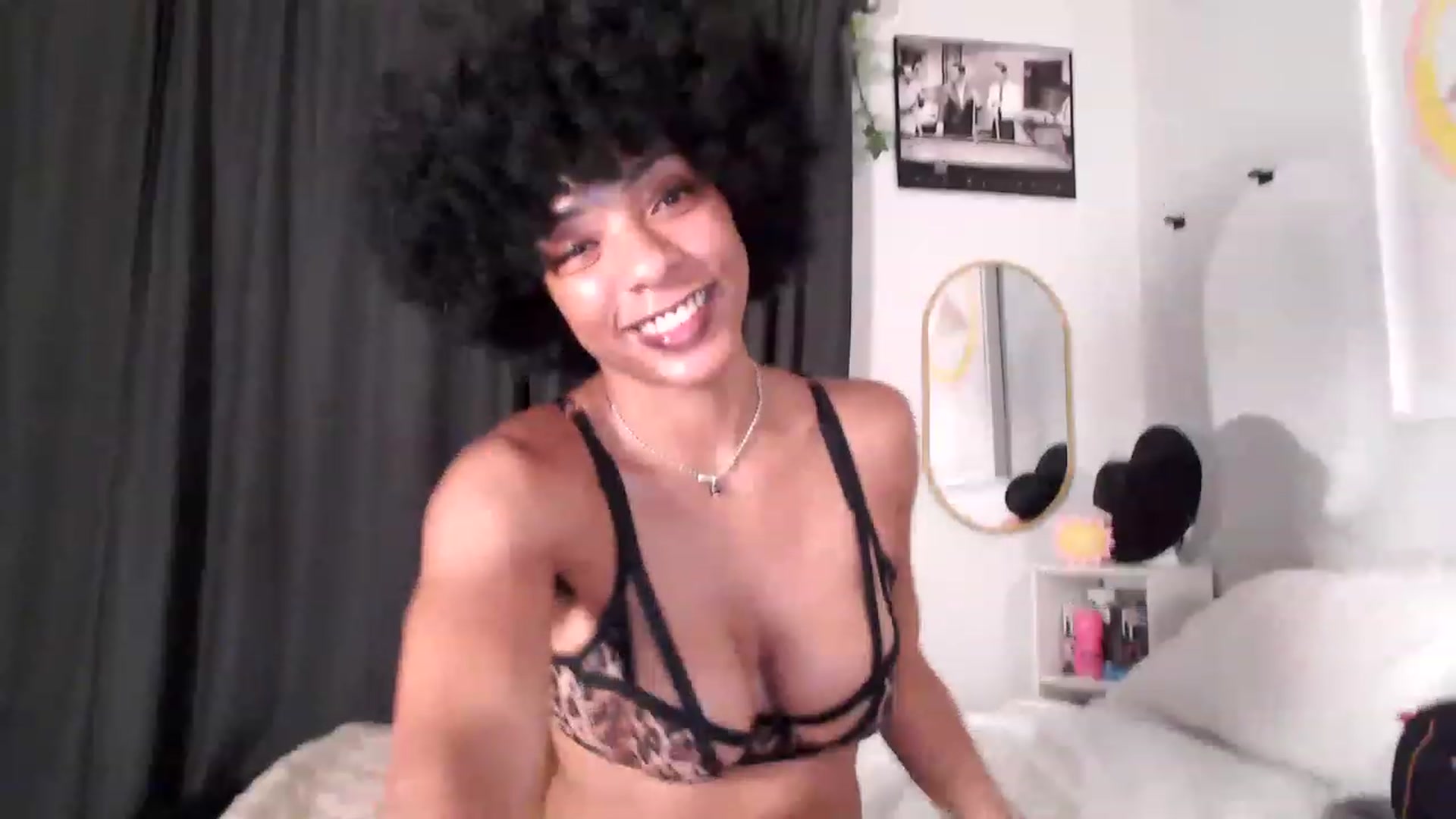 Gallery image thumbnail from Frankiiy_'s myfreecams stream on, 12/02/2022, 07:23 image 8 of 20