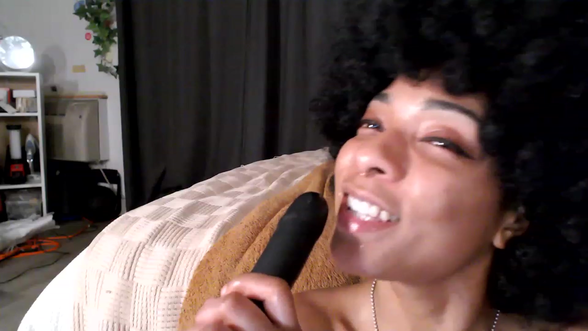 Gallery image thumbnail from Frankiiy_'s myfreecams stream on, 12/02/2022, 07:52 image 12 of 20