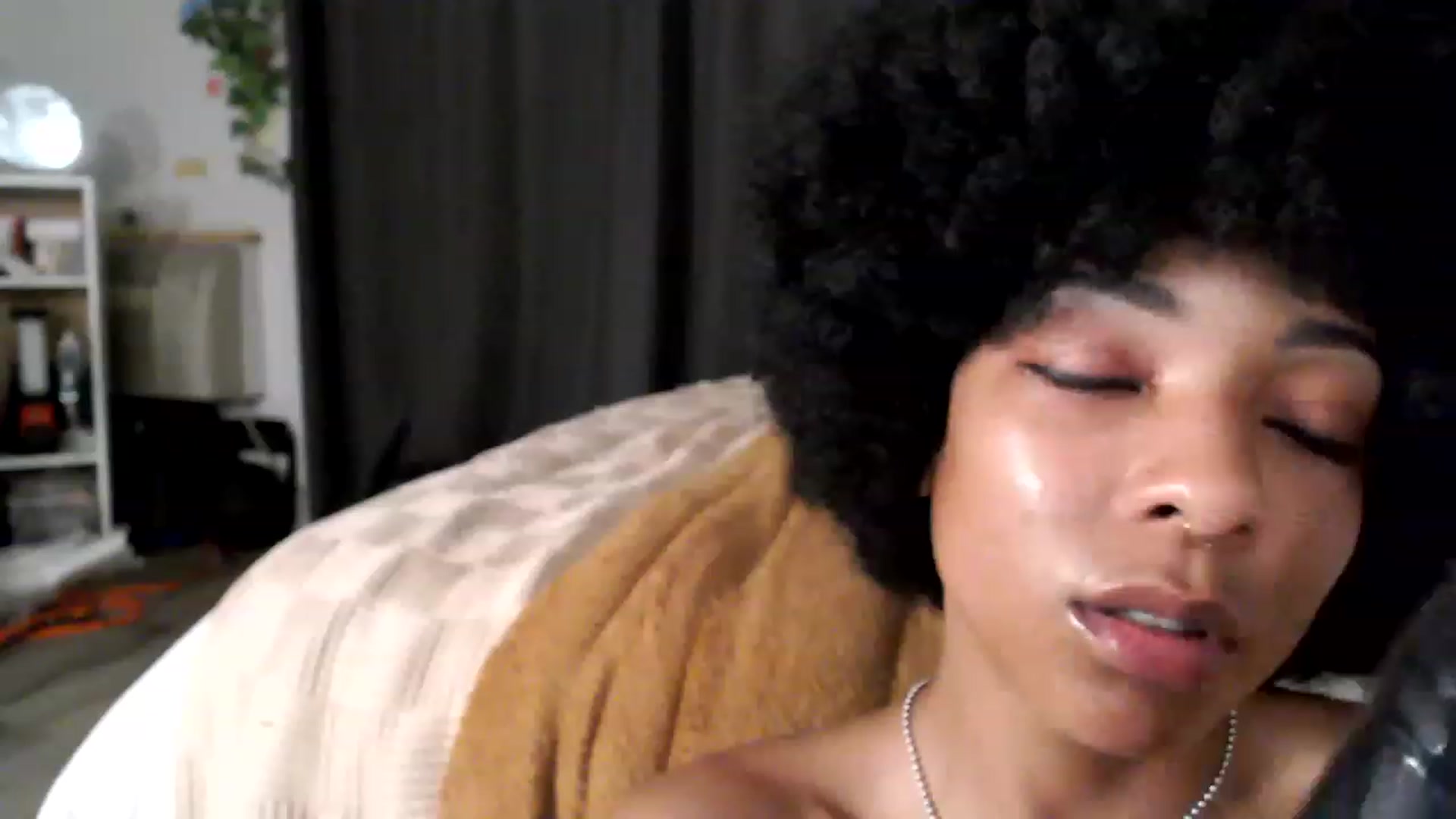 Gallery image thumbnail from Frankiiy_'s myfreecams stream on, 12/02/2022, 07:52 image 13 of 20