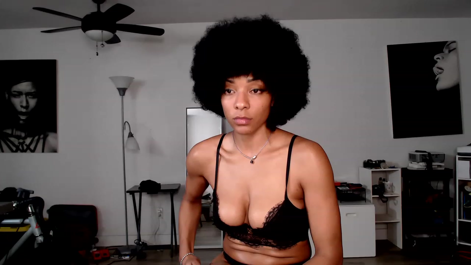 Gallery image thumbnail from Frankiiy_'s myfreecams stream on, 12/15/2022, 08:06 image 6 of 20