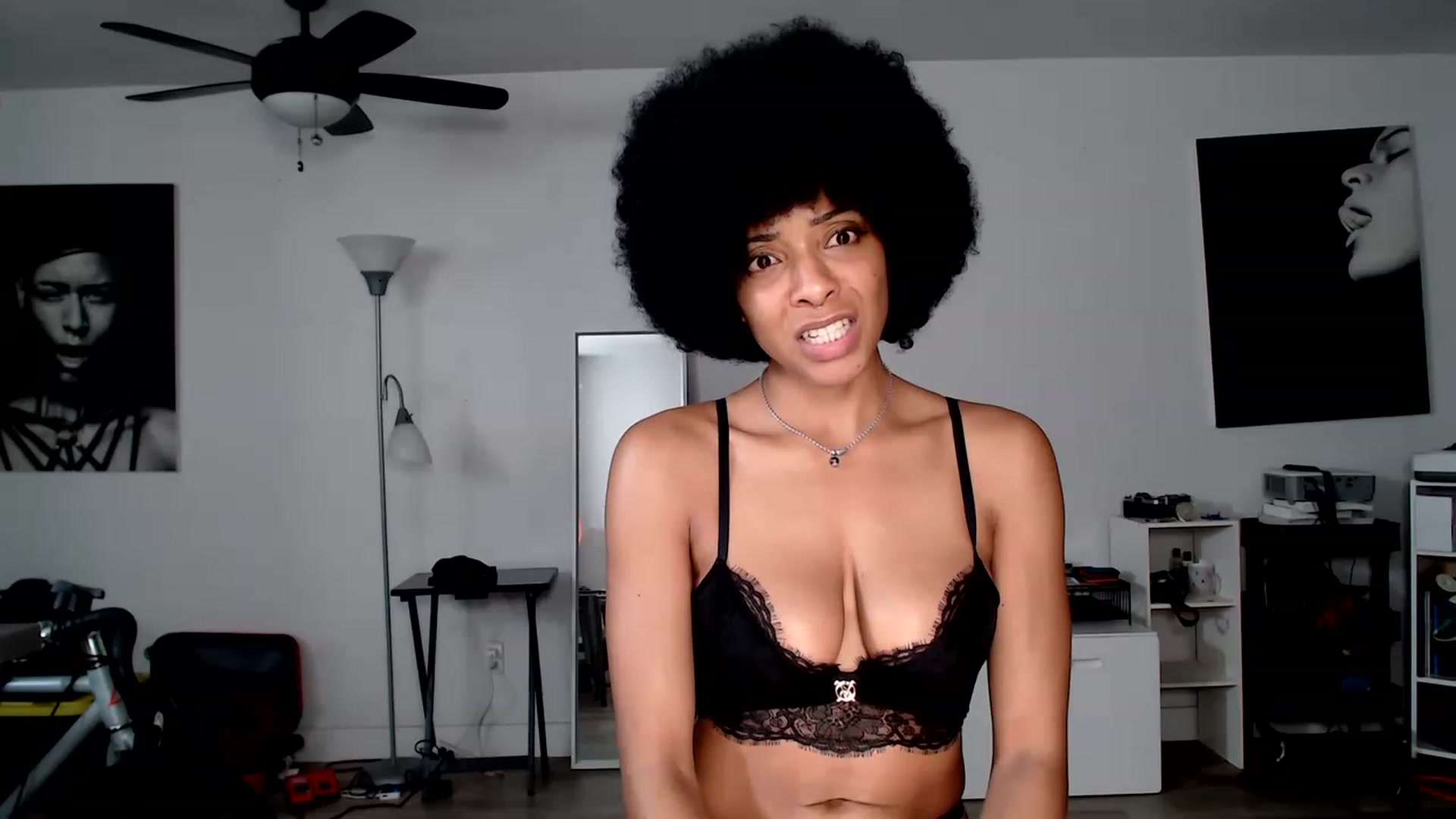 Gallery image thumbnail from Frankiiy_'s myfreecams stream on, 12/15/2022, 08:06 image 2 of 20
