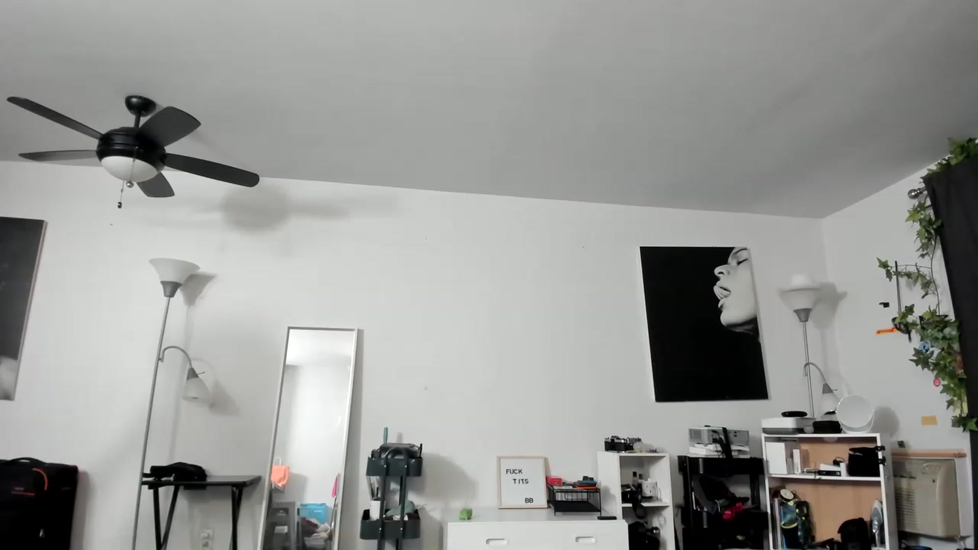 Gallery image thumbnail from Frankiiy_'s myfreecams stream on, 12/16/2022, 07:42 image 5 of 20
