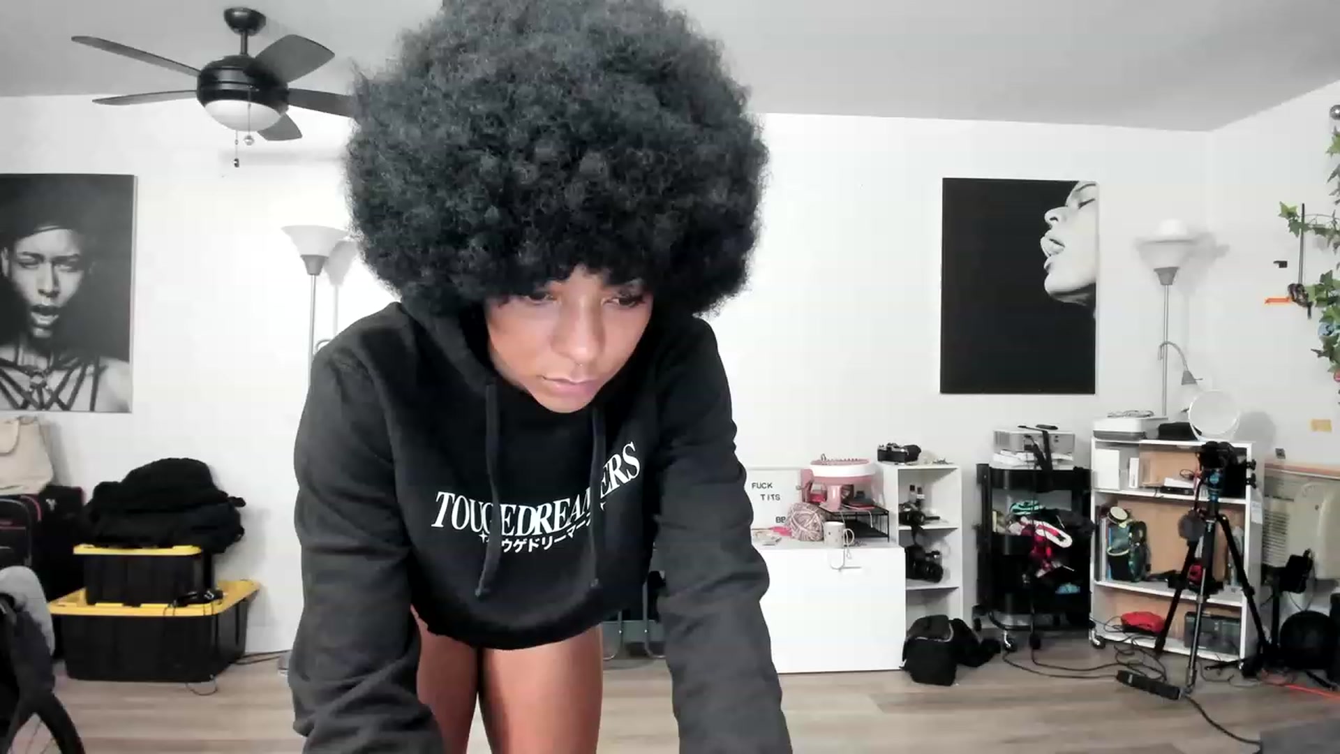 Gallery image thumbnail from Frankiiy_'s myfreecams stream on, 12/21/2022, 06:48 image 7 of 20