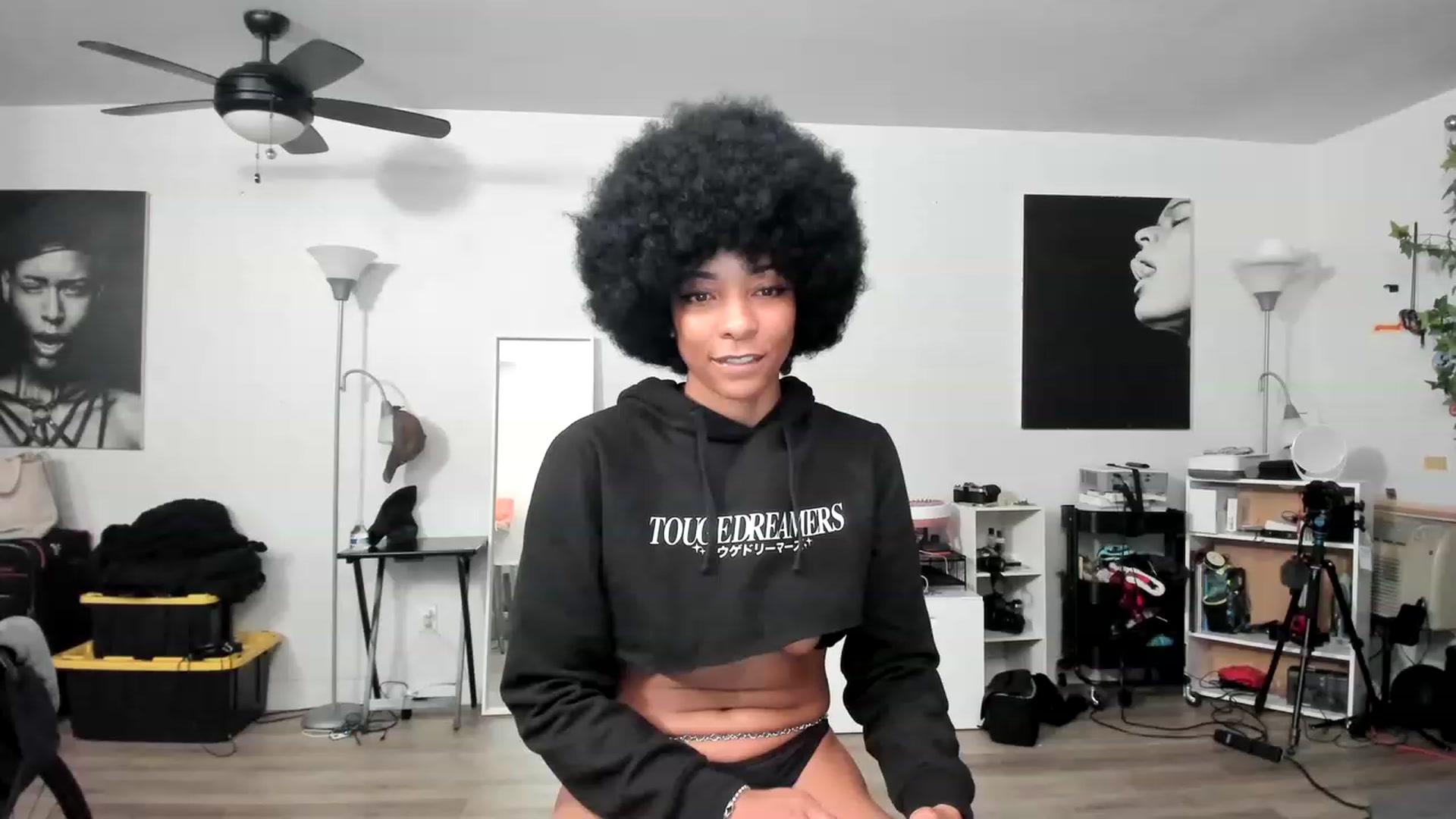 Gallery image thumbnail from Frankiiy_'s myfreecams stream on, 12/21/2022, 06:48 image 14 of 20
