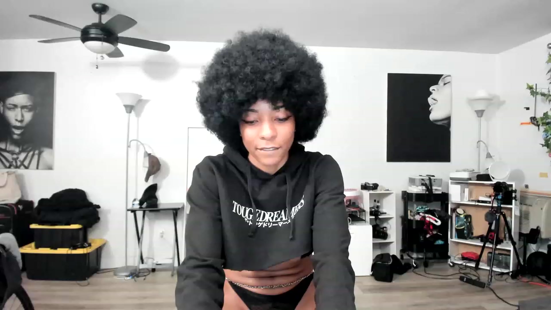 Gallery image thumbnail from Frankiiy_'s myfreecams stream on, 12/21/2022, 06:48 image 12 of 20