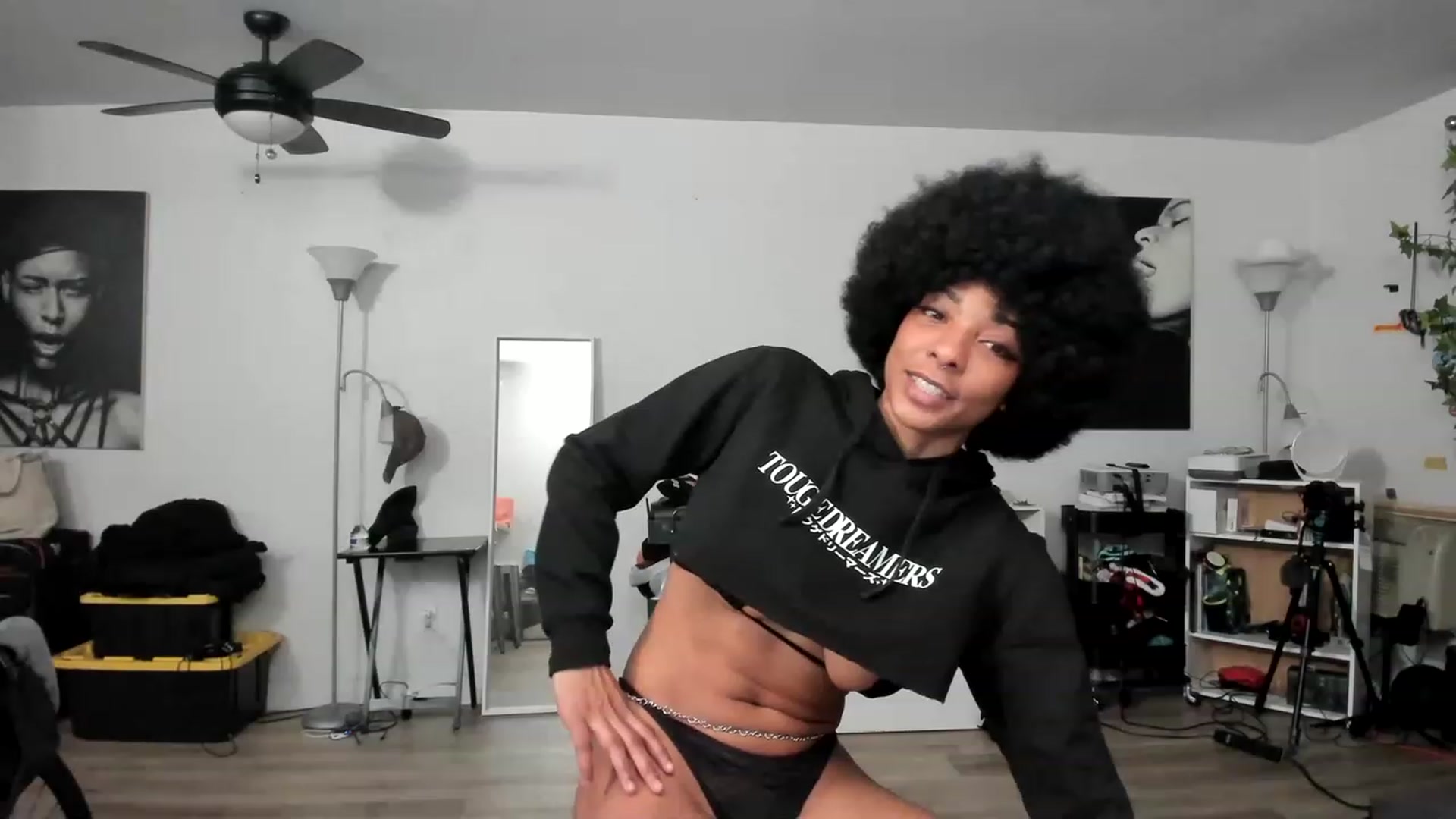 Gallery image thumbnail from Frankiiy_'s myfreecams stream on, 12/21/2022, 06:48 image 11 of 20