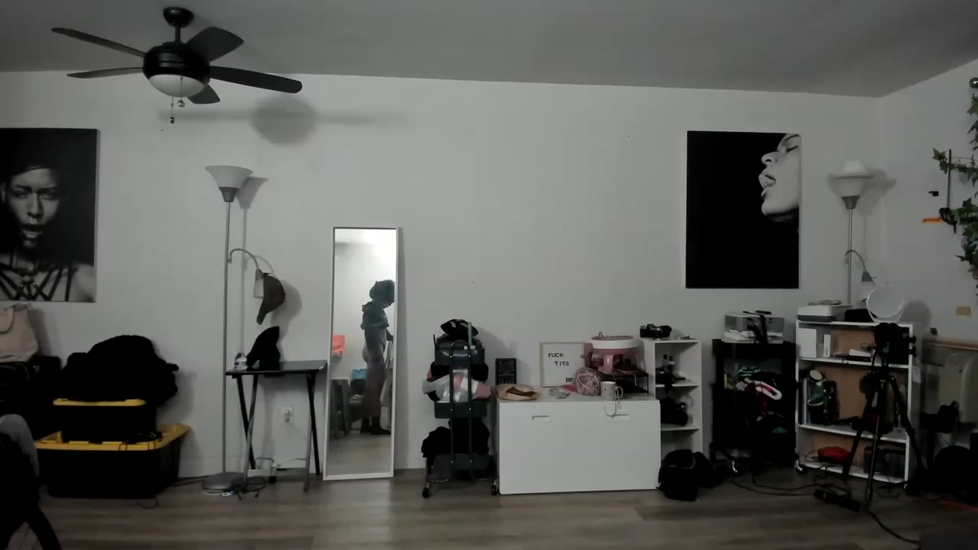 Gallery image thumbnail from Frankiiy_'s myfreecams stream on, 12/21/2022, 06:48 image 6 of 20