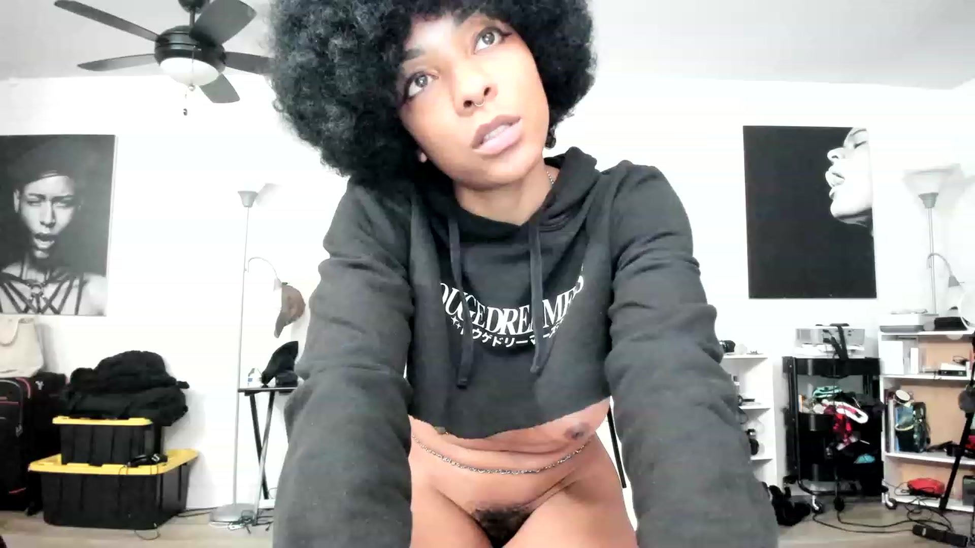 Gallery image thumbnail from Frankiiy_'s myfreecams stream on, 12/21/2022, 07:49 image 14 of 20