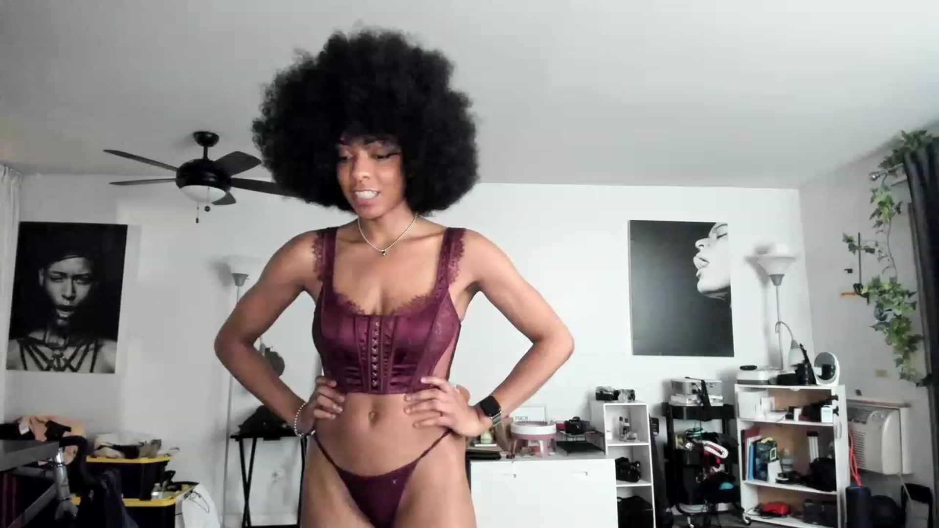Gallery image thumbnail from Frankiiy_'s myfreecams stream on, 12/30/2022, 07:30 image 10 of 20