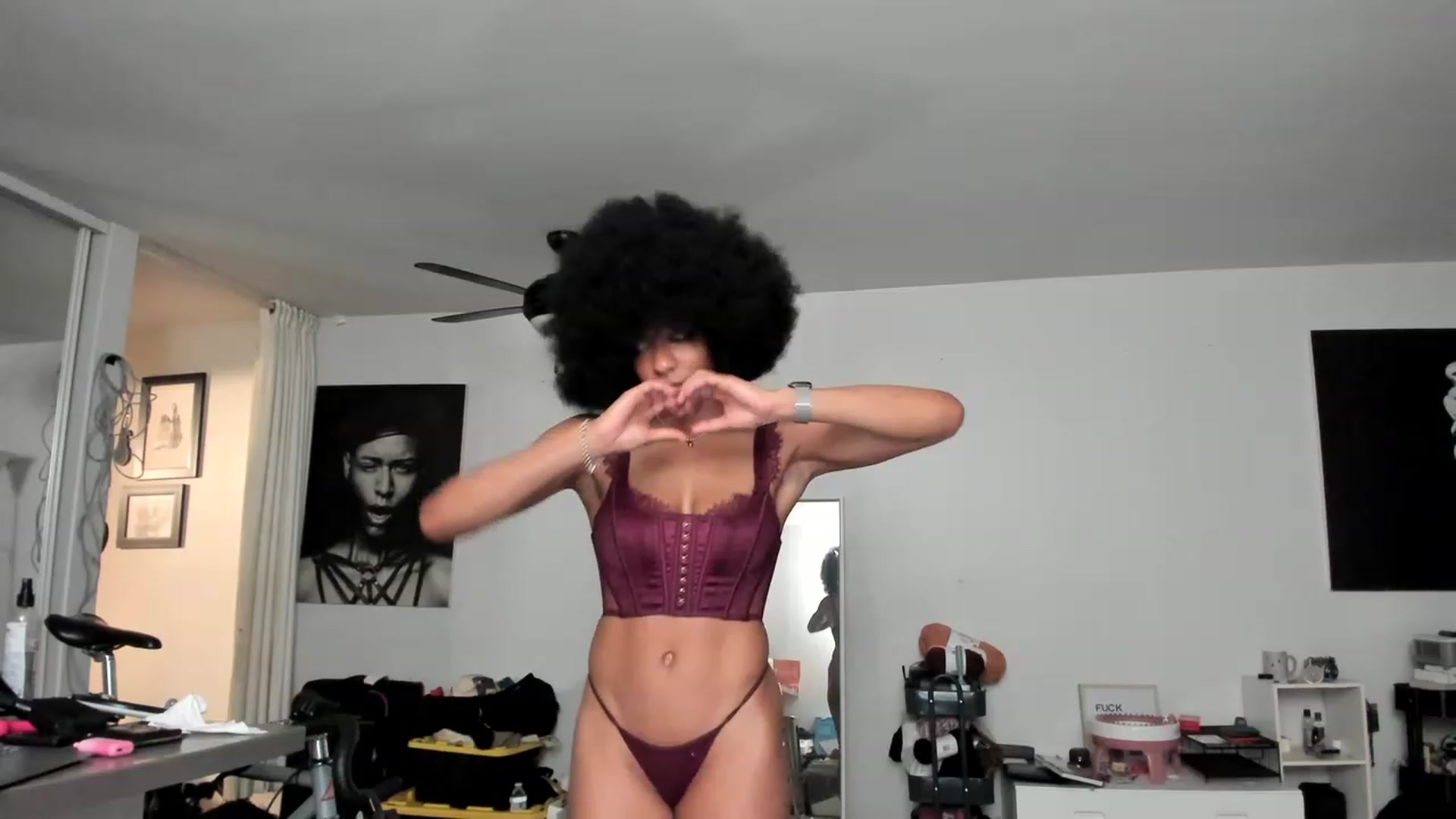 Gallery image thumbnail from Frankiiy_'s myfreecams stream on, 01/04/2023, 07:50 image 4 of 20