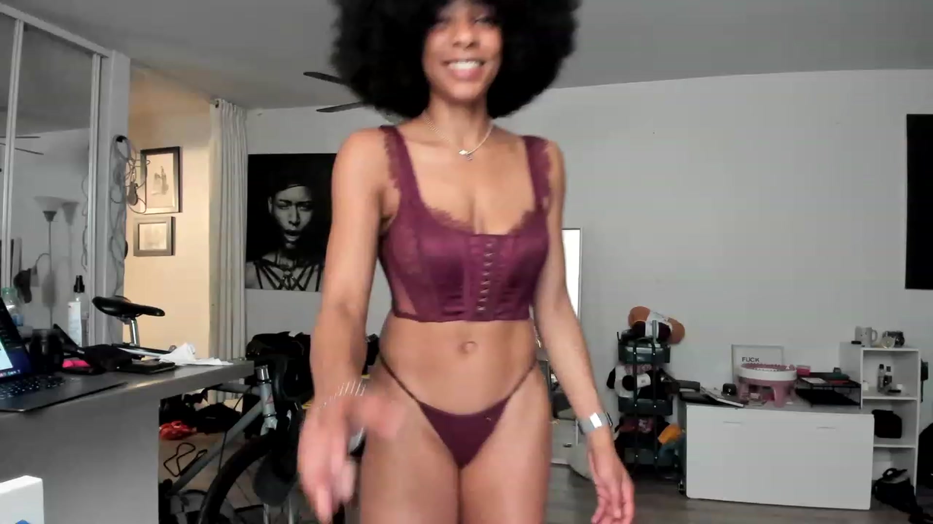 Gallery image thumbnail from Frankiiy_'s myfreecams stream on, 01/04/2023, 07:50 image 12 of 20