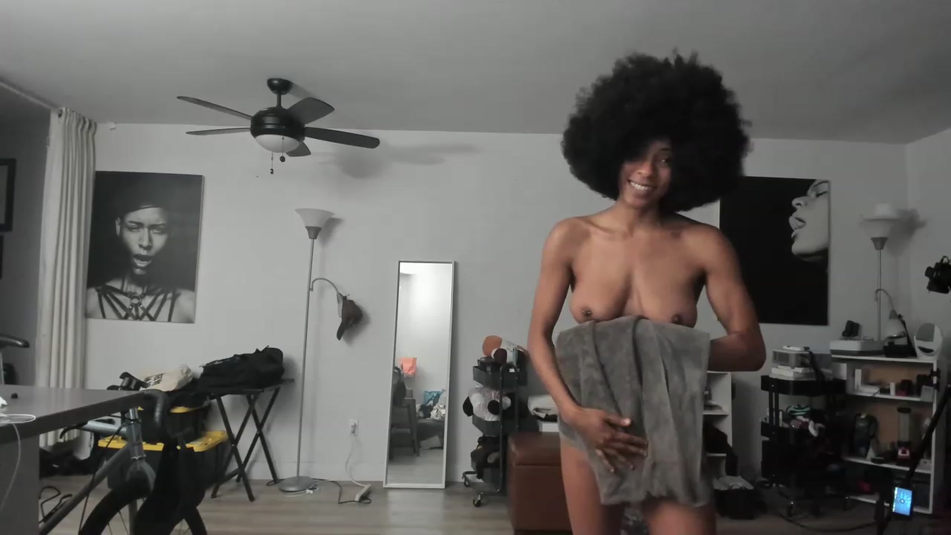 Gallery image thumbnail from Frankiiy_'s myfreecams stream on, 01/13/2023, 09:03 image 17 of 20