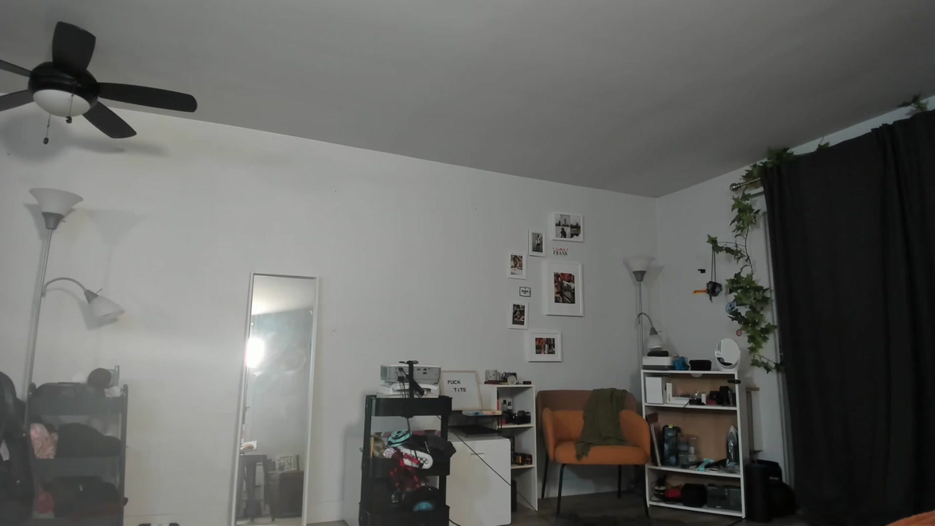 Gallery image thumbnail from Frankiiy_'s myfreecams stream on, 01/19/2023, 07:34 image 15 of 20