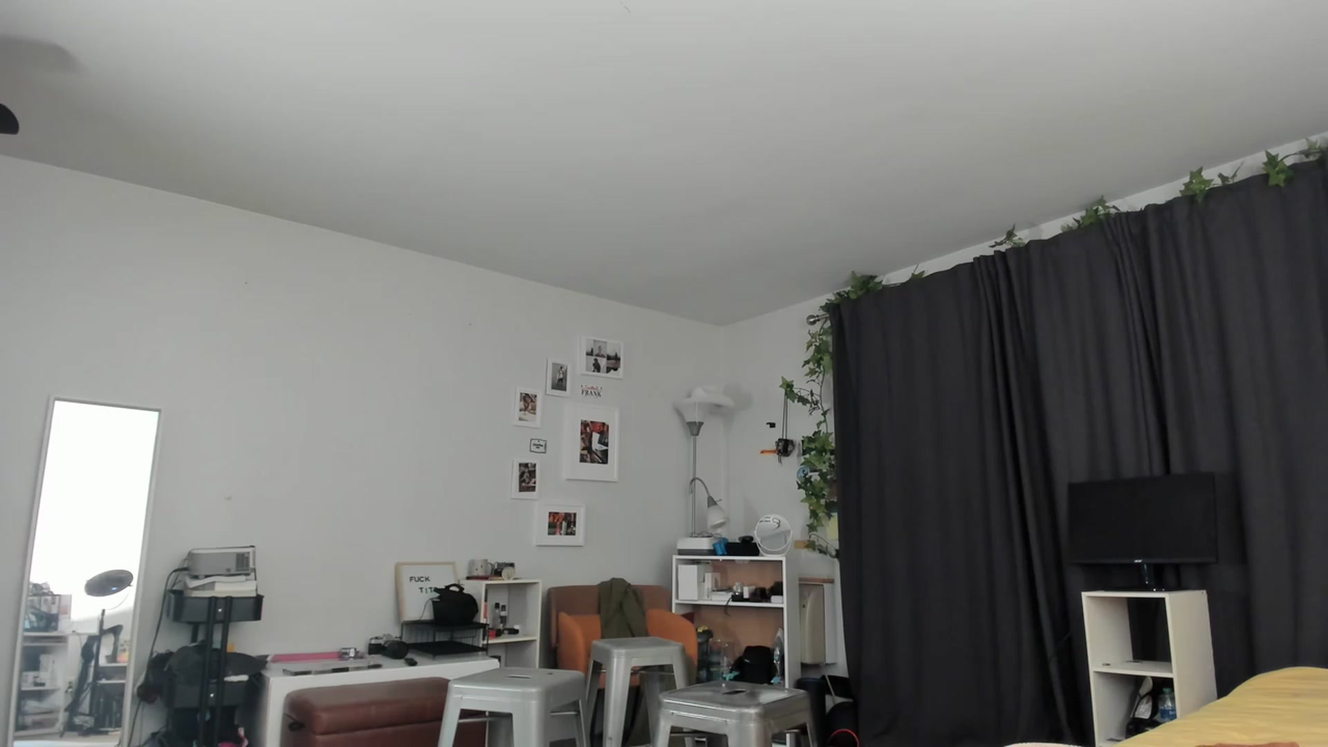 Gallery image thumbnail from Frankiiy_'s myfreecams stream on, 02/12/2023, 10:08 image 8 of 20