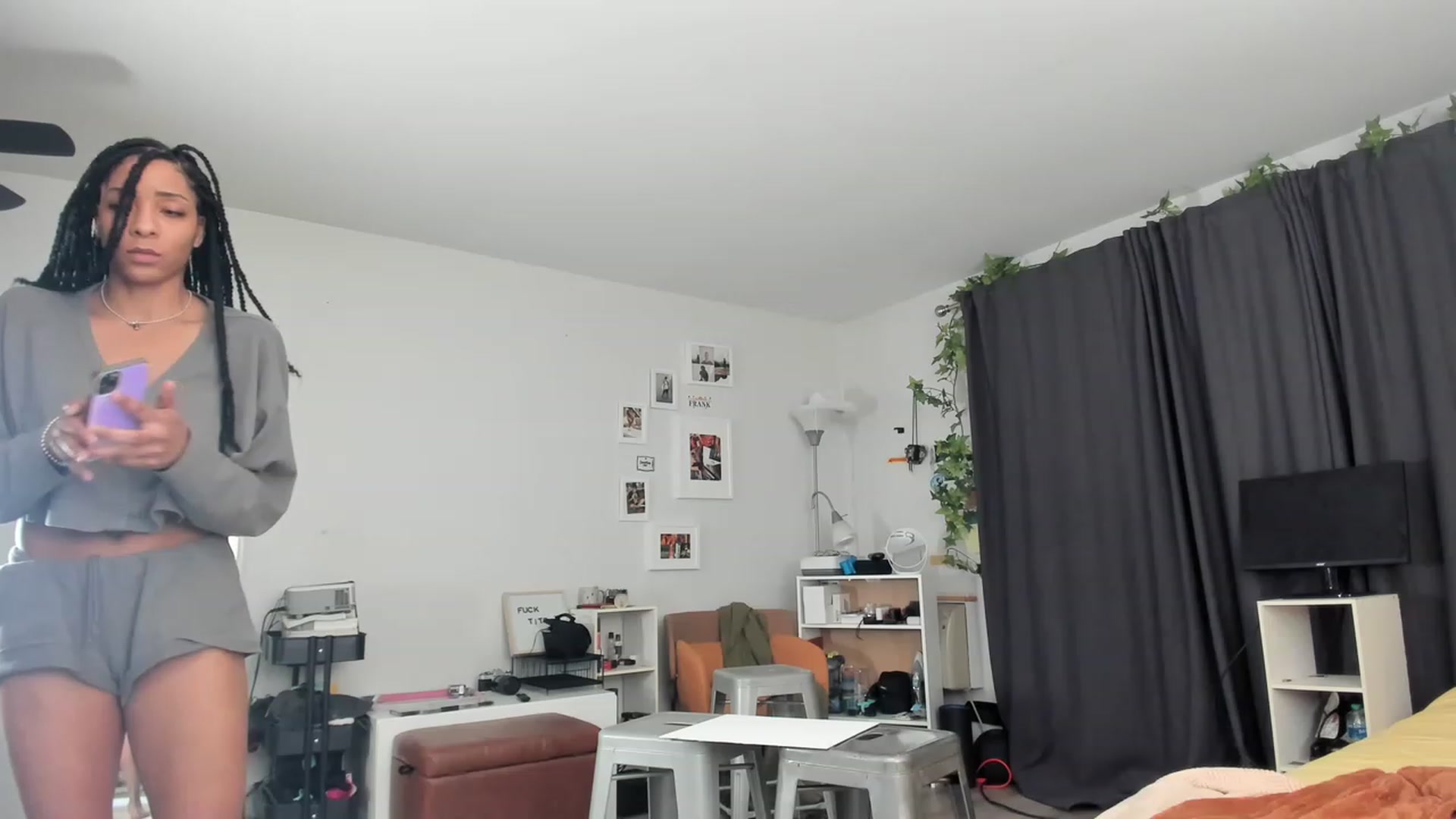Gallery image thumbnail from Frankiiy_'s myfreecams stream on, 02/12/2023, 10:08 image 3 of 20