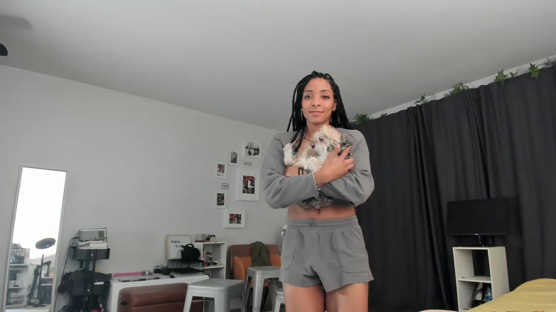Gallery image thumbnail from Frankiiy_'s myfreecams stream on, 02/12/2023, 10:08 image 7 of 20