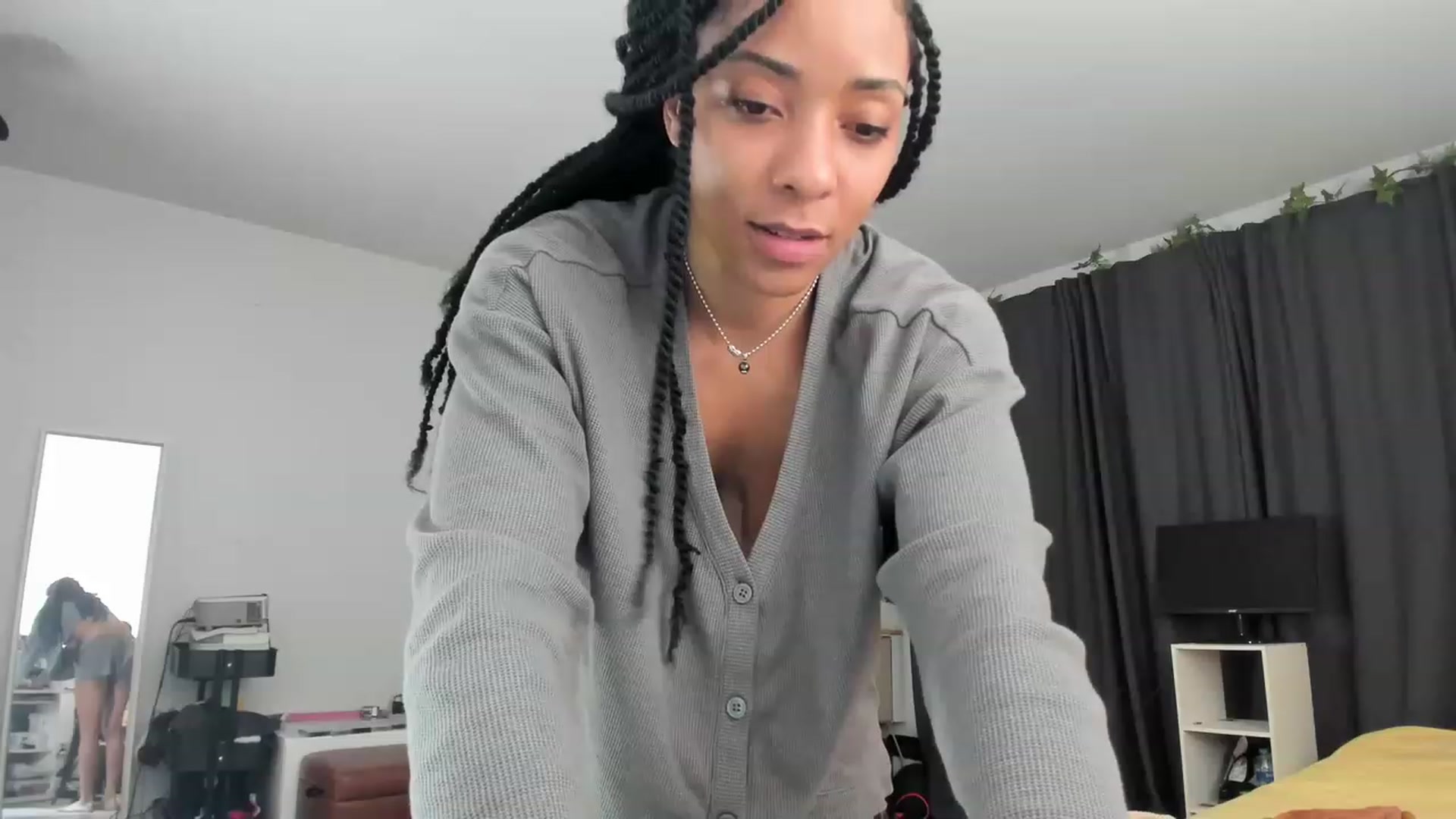 Gallery image thumbnail from Frankiiy_'s myfreecams stream on, 02/12/2023, 10:08 image 18 of 20