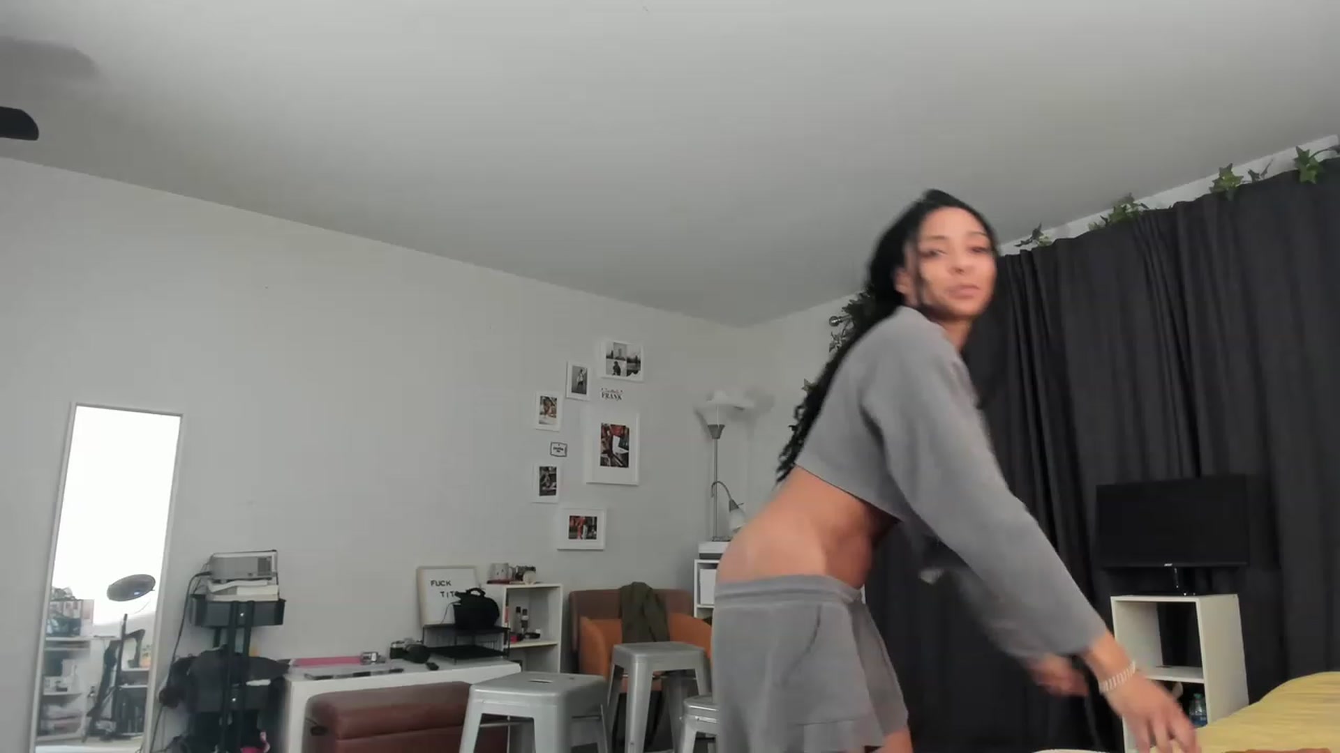 Gallery image thumbnail from Frankiiy_'s myfreecams stream on, 02/12/2023, 10:08 image 17 of 20