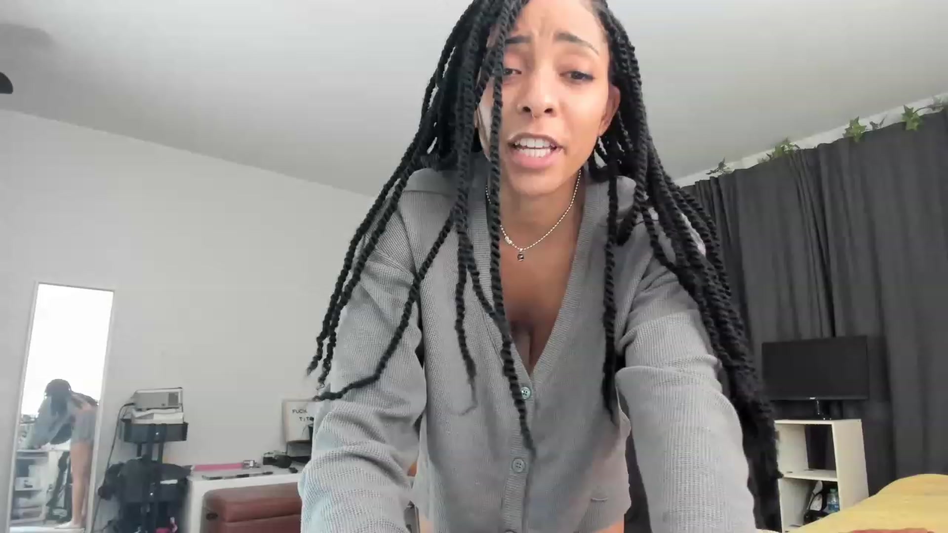Gallery image thumbnail from Frankiiy_'s myfreecams stream on, 02/12/2023, 10:08 image 9 of 20