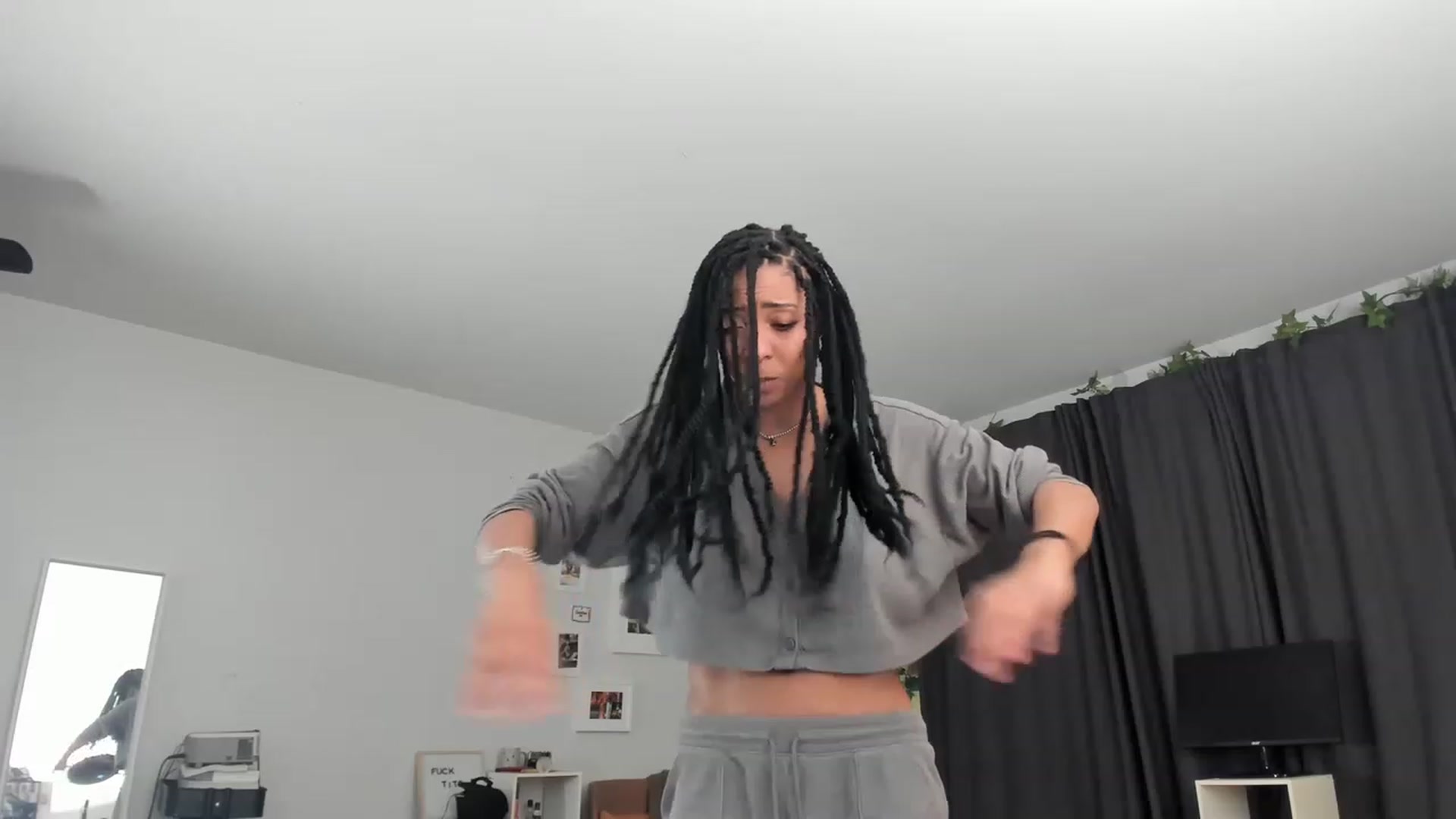 Gallery image thumbnail from Frankiiy_'s myfreecams stream on, 02/12/2023, 10:32 image 16 of 20