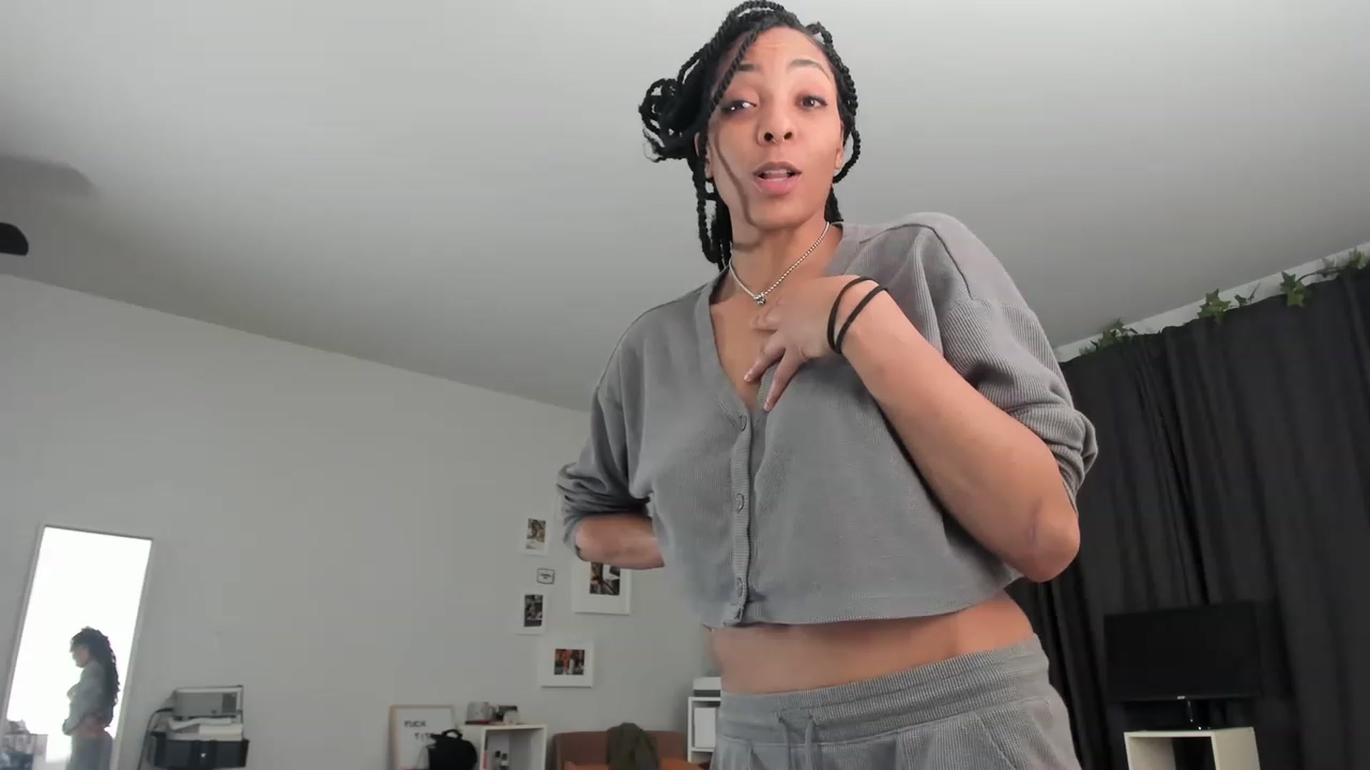 Gallery image thumbnail from Frankiiy_'s myfreecams stream on, 02/12/2023, 10:32 image 15 of 20