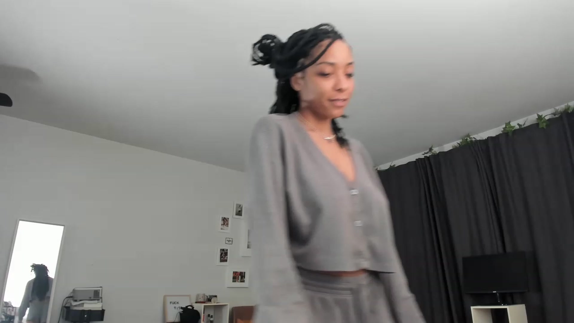 Gallery image thumbnail from Frankiiy_'s myfreecams stream on, 02/12/2023, 10:32 image 10 of 20