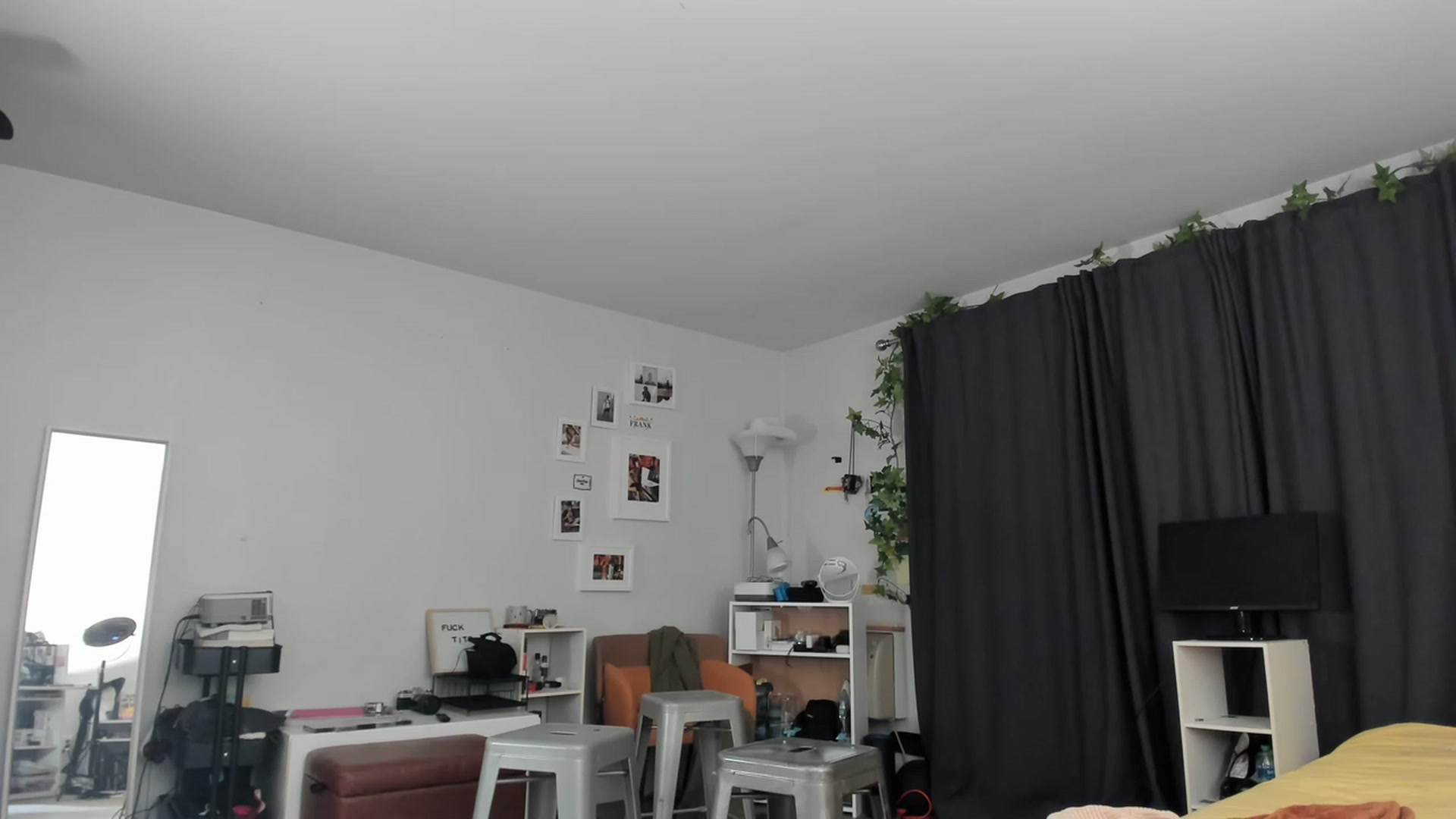 Gallery image thumbnail from Frankiiy_'s myfreecams stream on, 02/12/2023, 10:32 image 3 of 20