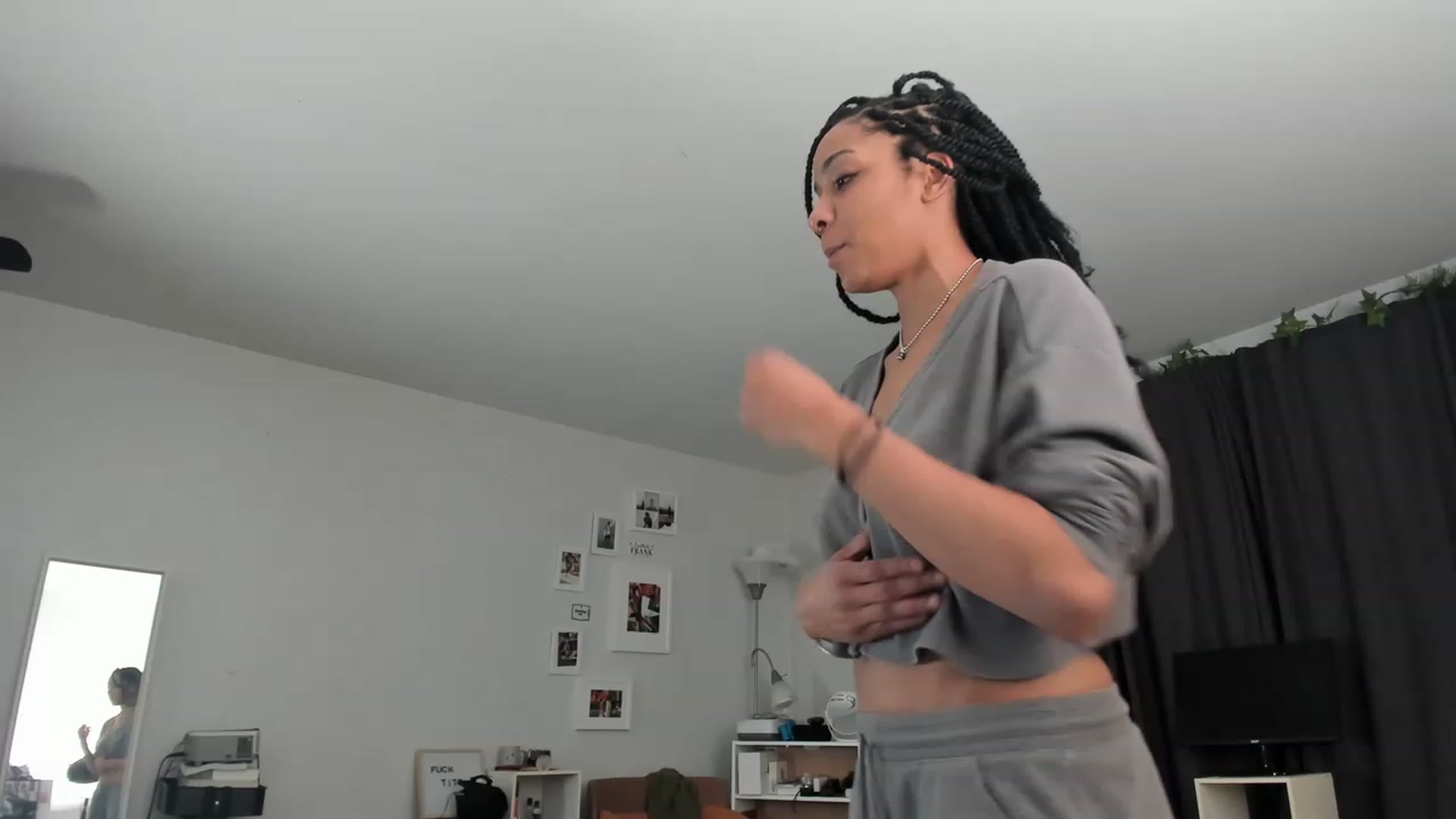 Gallery image thumbnail from Frankiiy_'s myfreecams stream on, 02/12/2023, 10:32 image 14 of 20