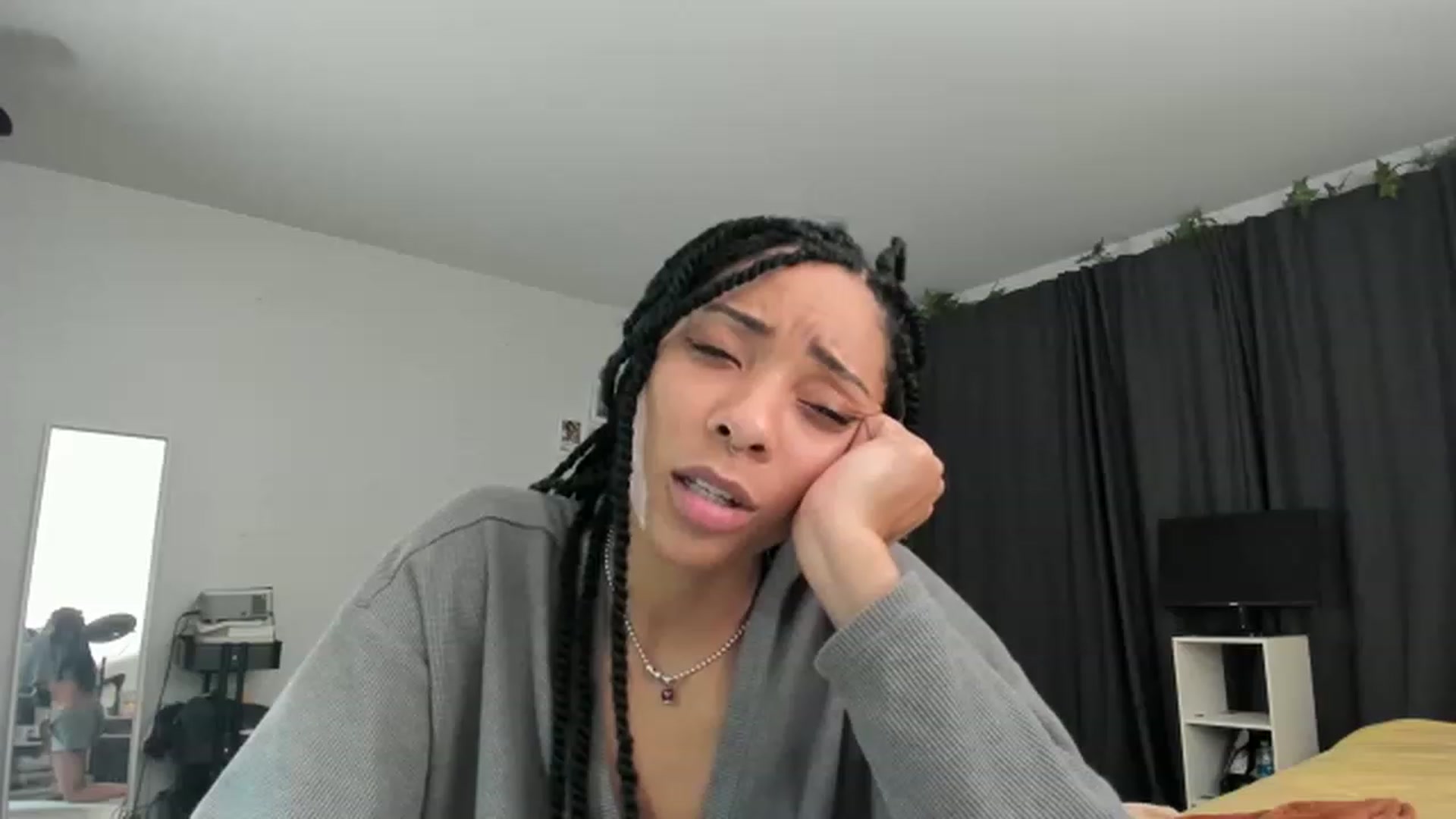 Gallery image thumbnail from Frankiiy_'s myfreecams stream on, 02/12/2023, 10:32 image 1 of 20
