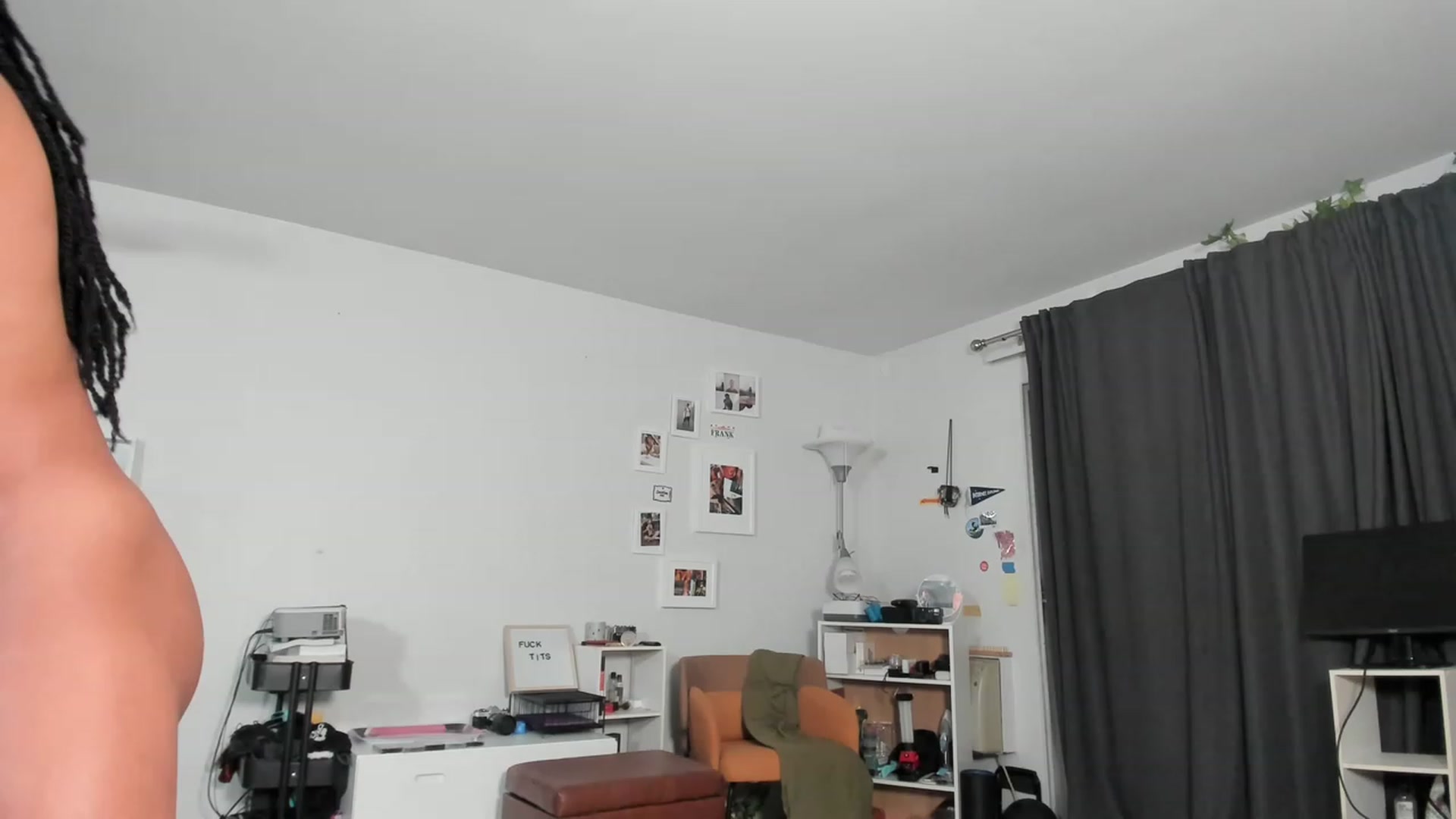 Gallery image thumbnail from Frankiiy_'s myfreecams stream on, 02/17/2023, 10:06 image 8 of 20