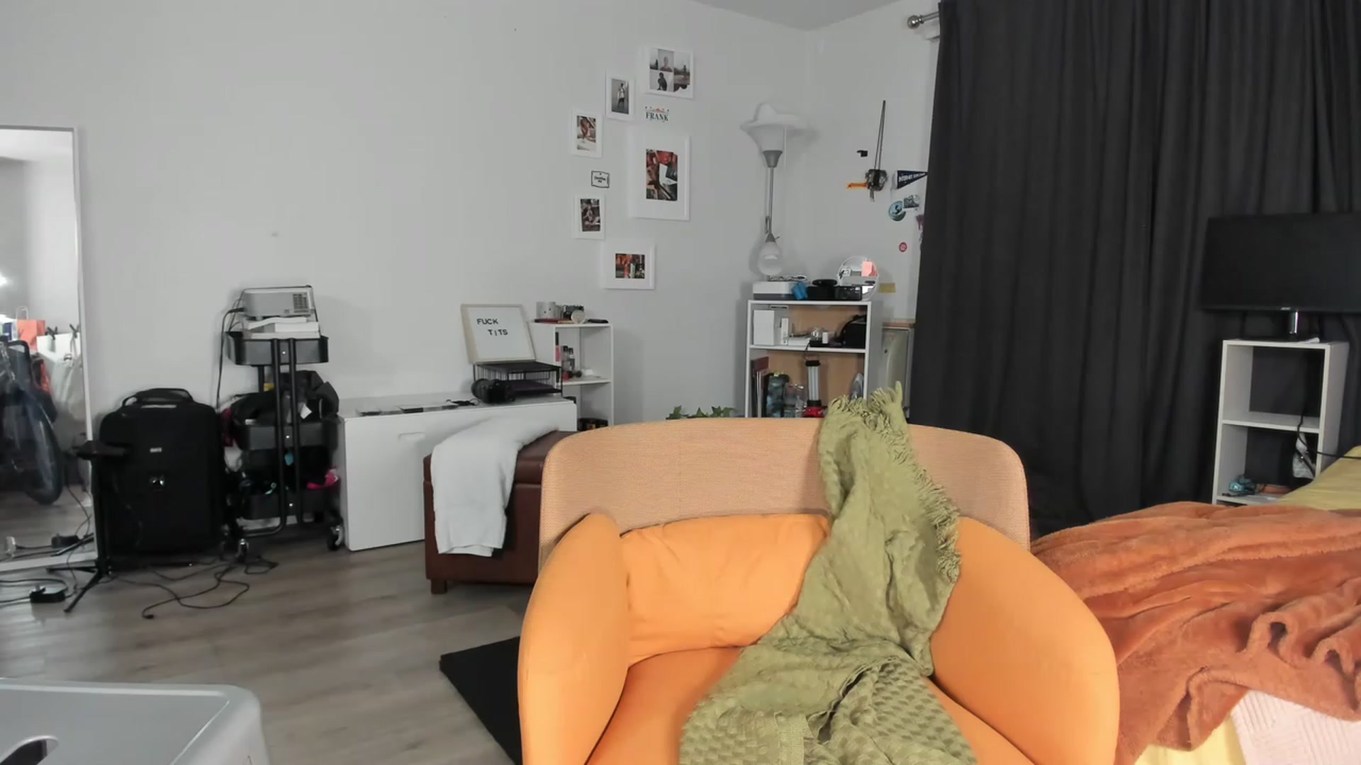 Gallery image thumbnail from Frankiiy_'s myfreecams stream on, 02/24/2023, 10:04 image 3 of 20