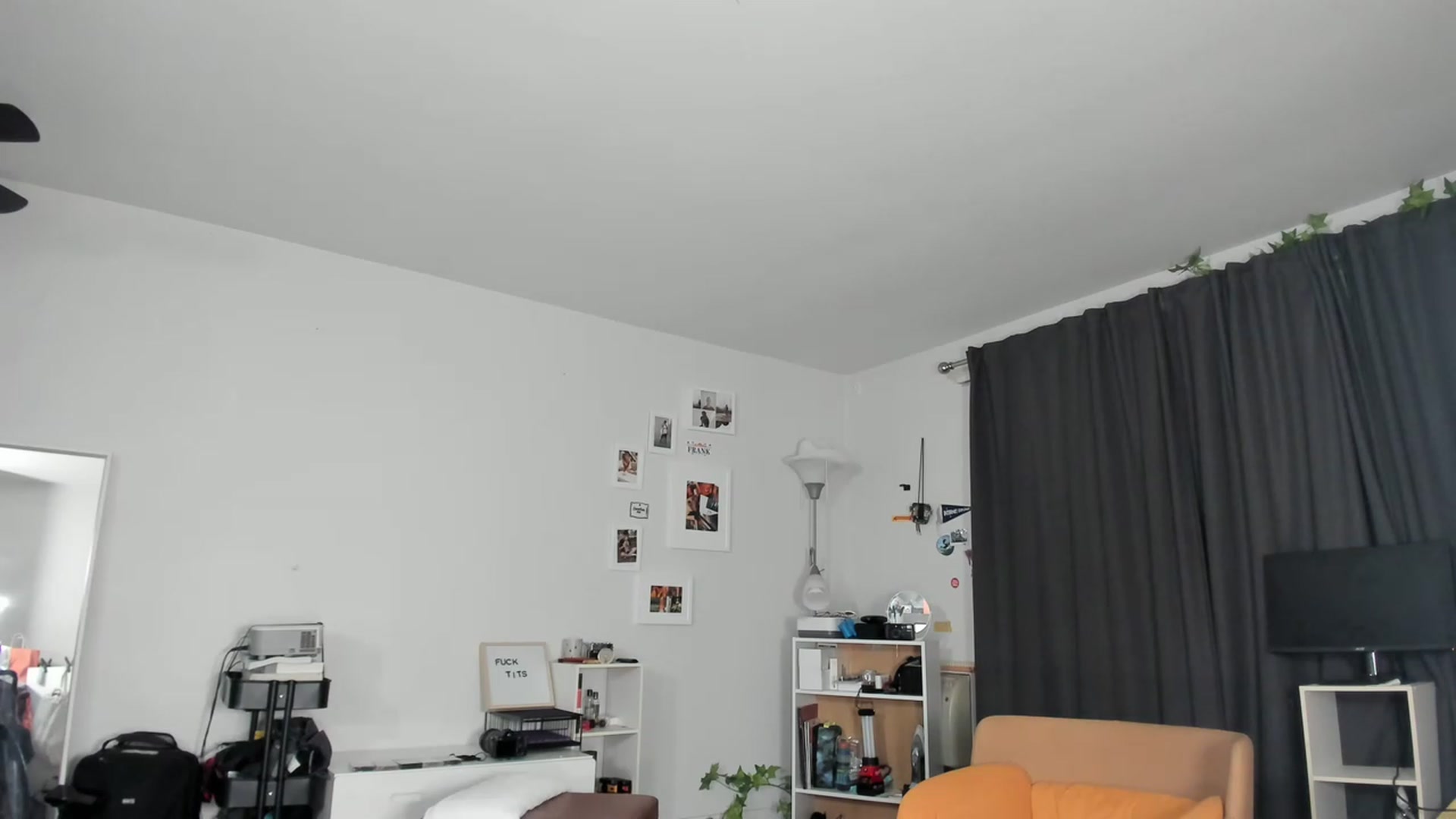 Gallery image thumbnail from Frankiiy_'s myfreecams stream on, 02/24/2023, 10:04 image 8 of 20