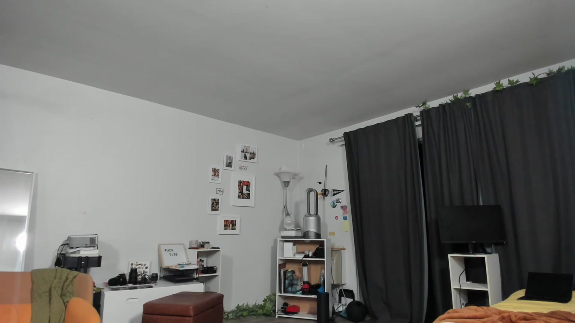 Gallery image thumbnail from Frankiiy_'s myfreecams stream on, 03/02/2023, 06:21 image 15 of 20