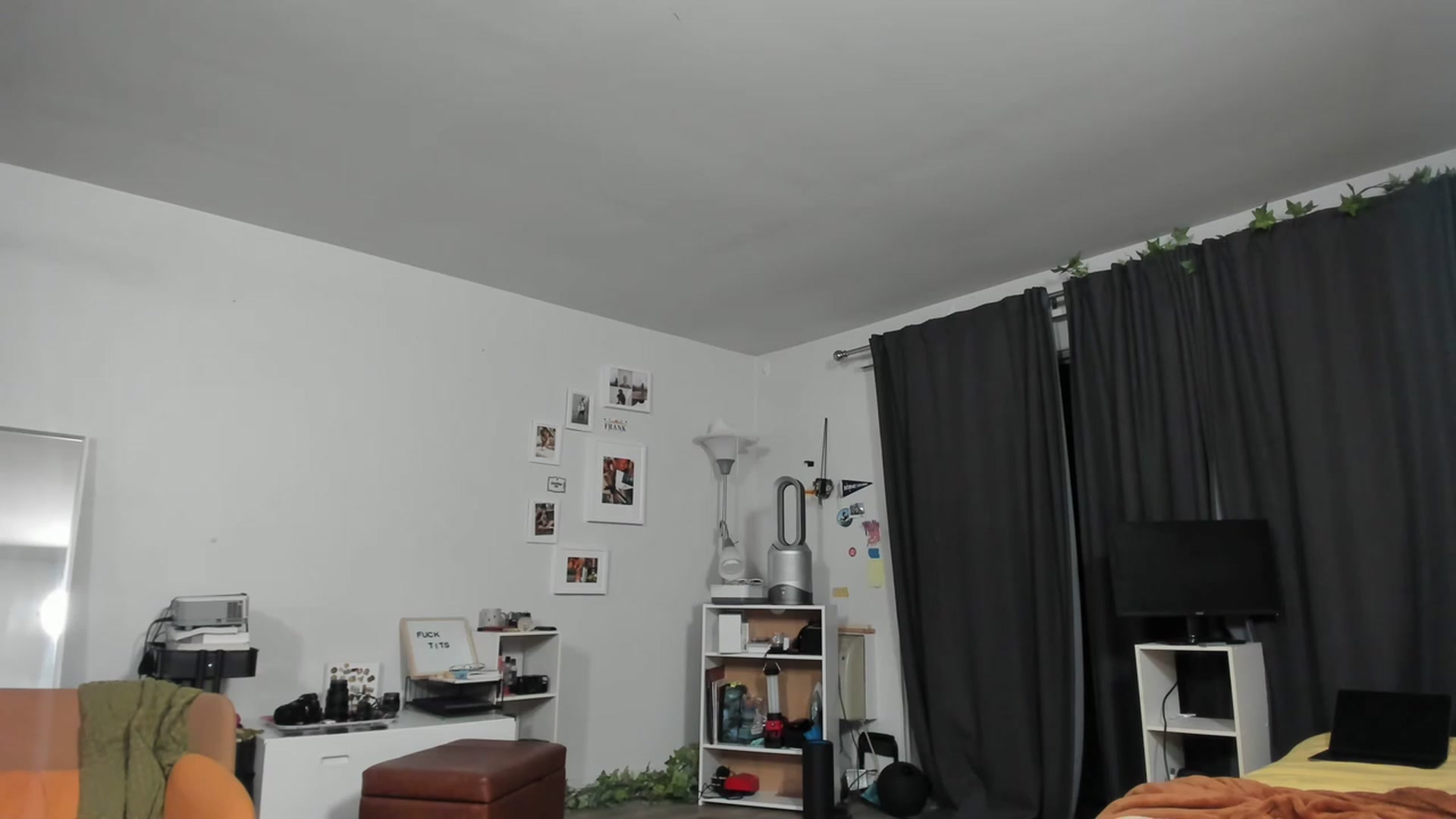 Gallery image thumbnail from Frankiiy_'s myfreecams stream on, 03/02/2023, 06:21 image 14 of 20