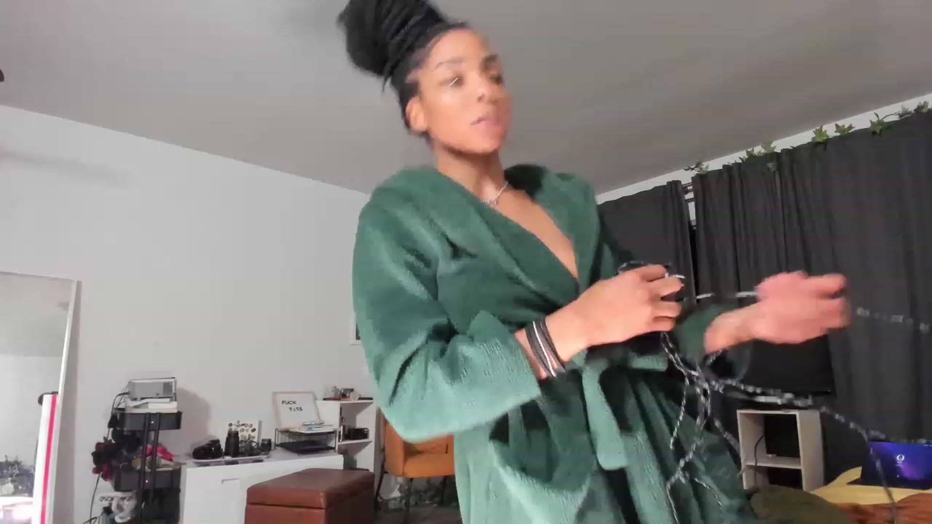 Gallery image thumbnail from Frankiiy_'s myfreecams stream on, 03/02/2023, 07:23 image 18 of 20